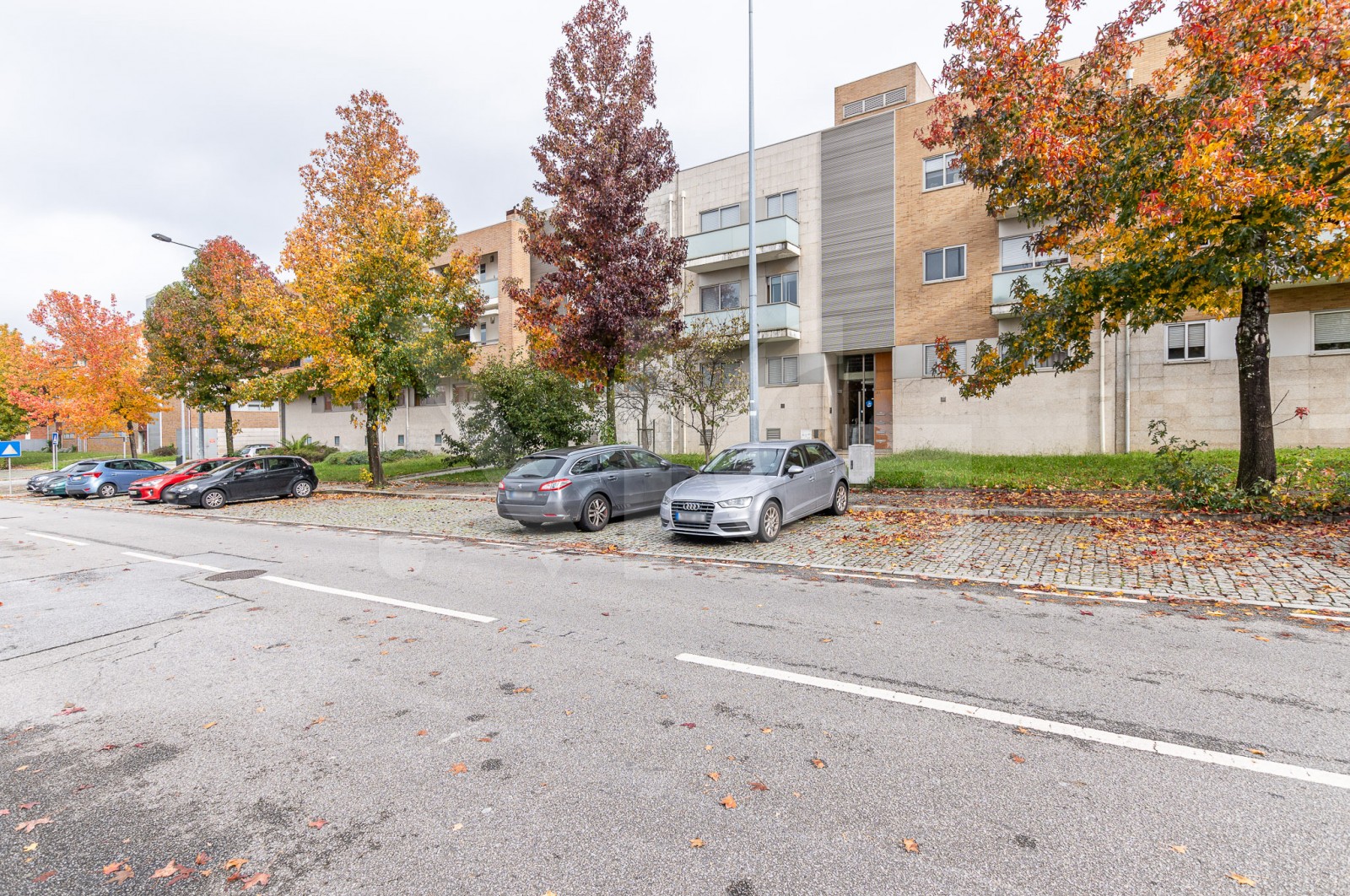 Apartamento T2 para Venda em Nogueira e Silva Escura, Maia, Porto - Fachada (Imagem 2)