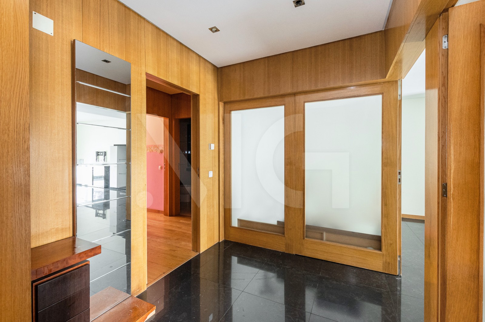 Apartamento T2 para Venda em Nogueira e Silva Escura, Maia, Porto - Hall de entrada (Imagem 1)