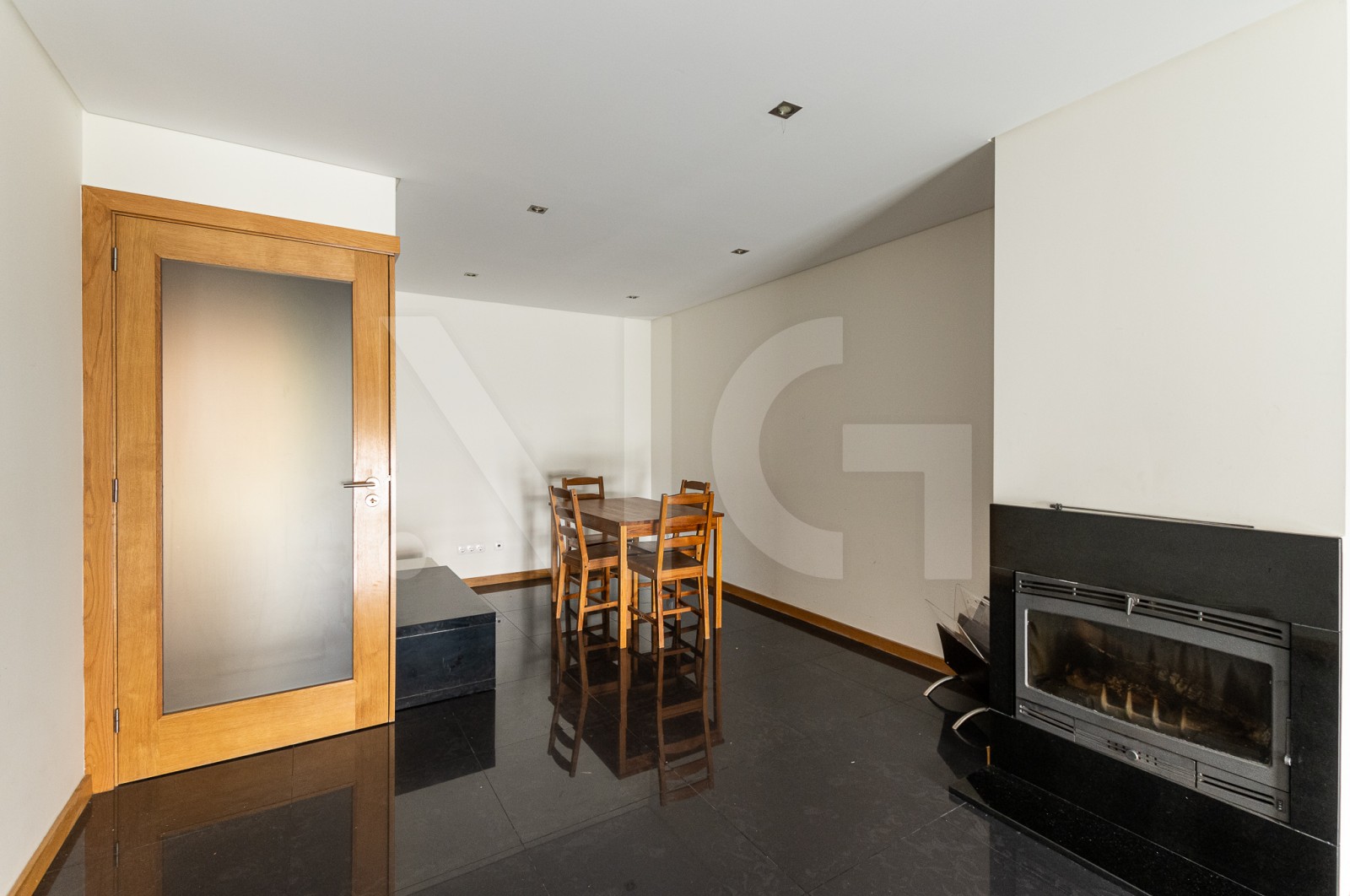 Apartamento T2 para Venda em Nogueira e Silva Escura, Maia, Porto - Sala (Imagem 1)