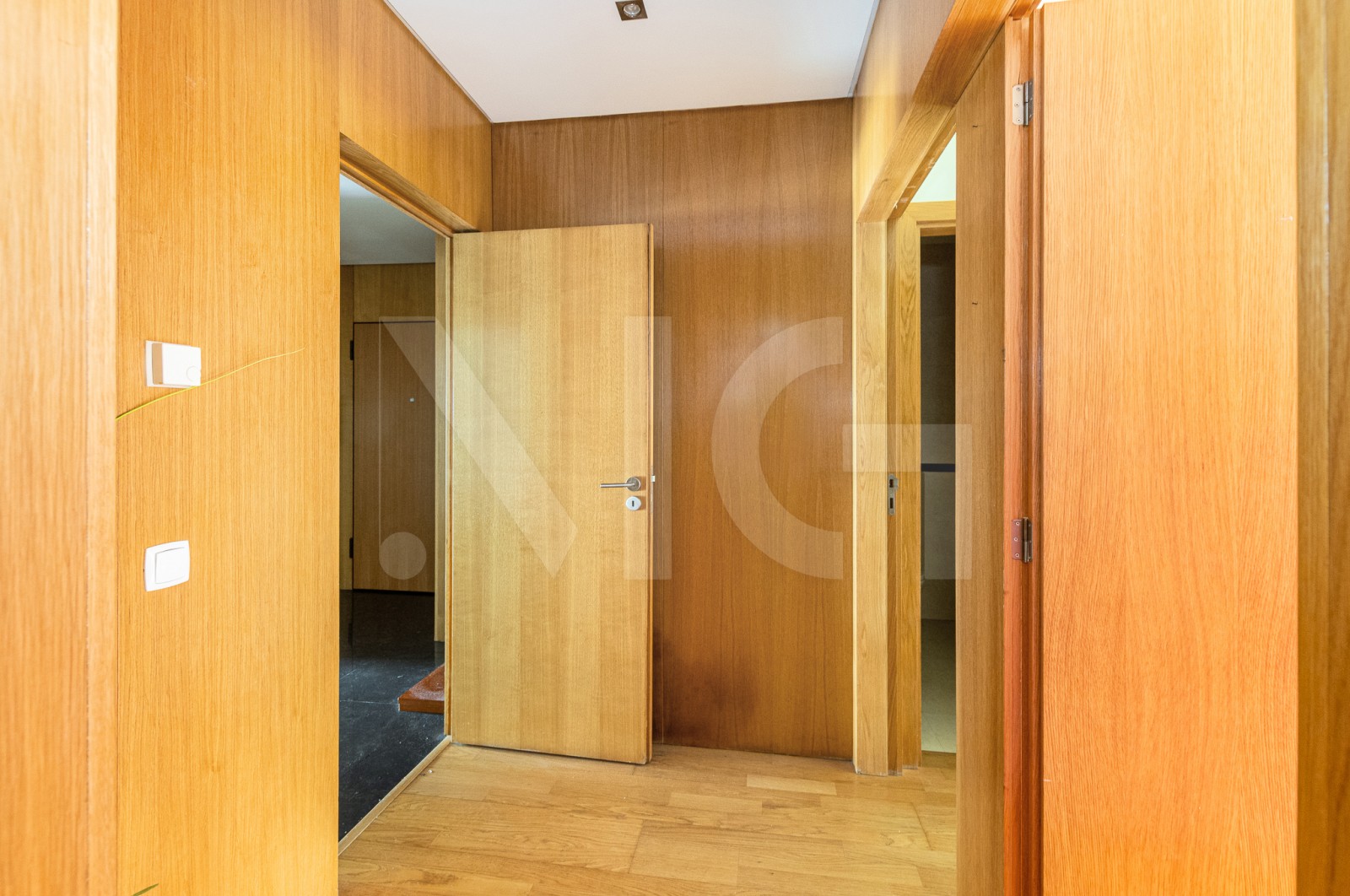 Apartamento T2 para Venda em Nogueira e Silva Escura, Maia, Porto - Corredor (Imagem 2)