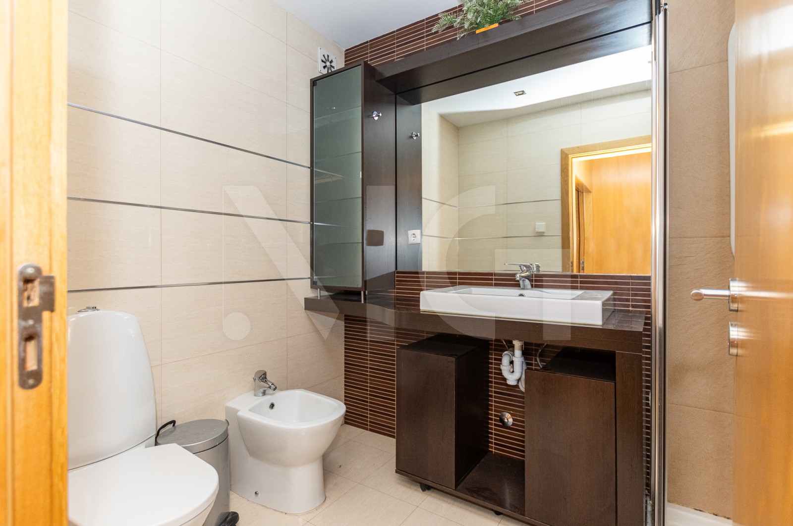 Apartamento T2 para Venda em Nogueira e Silva Escura, Maia, Porto - Casa de banho (Imagem 1)