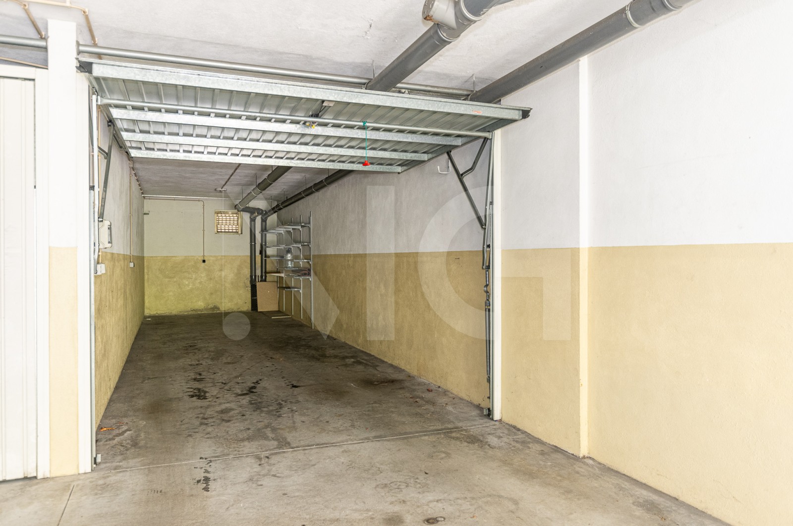 Apartamento T2 para Venda em Nogueira e Silva Escura, Maia, Porto - Parqueamento/Garagem (Imagem 2)