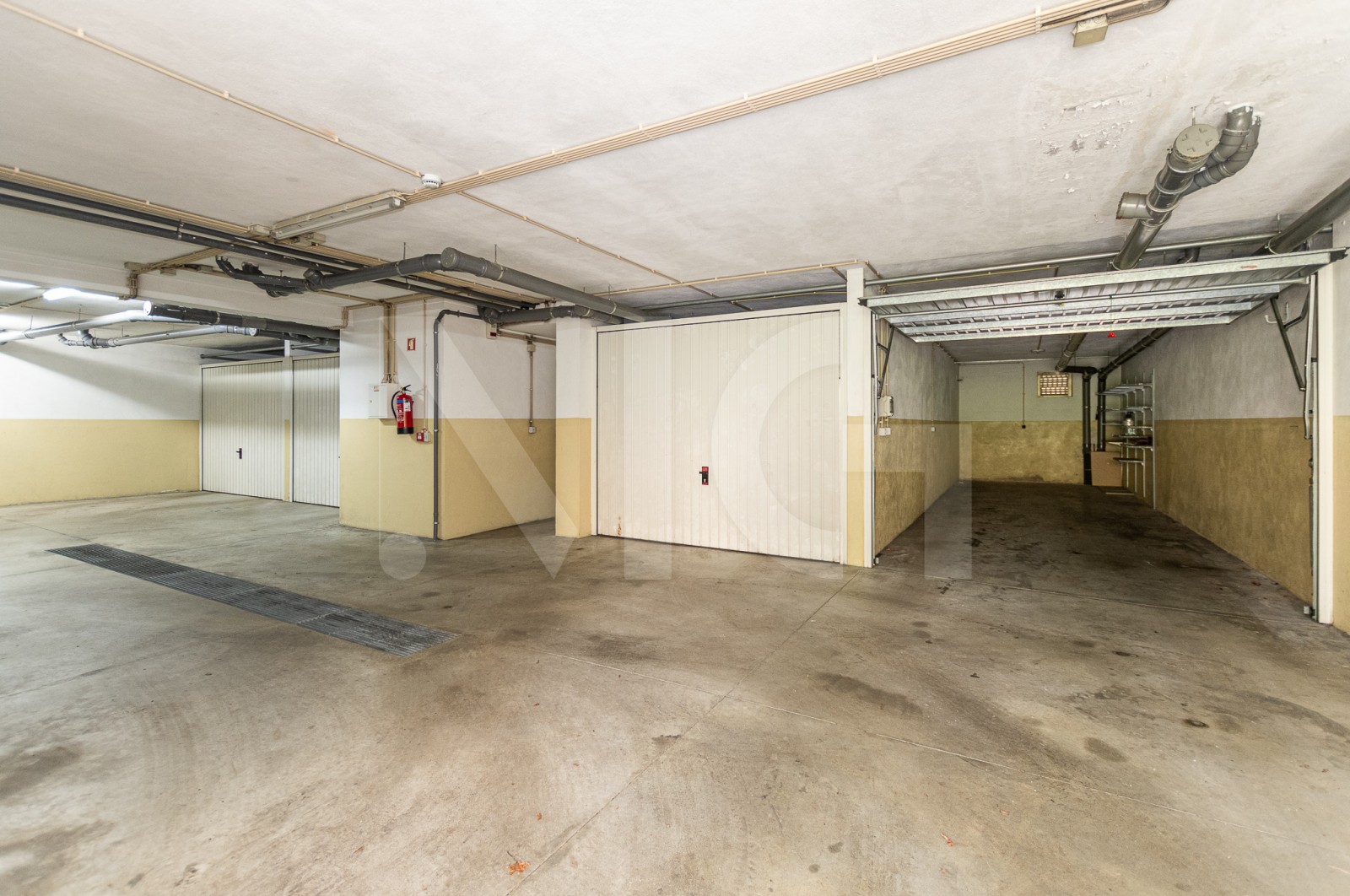 Apartamento T2 para Venda em Nogueira e Silva Escura, Maia, Porto - Parqueamento/Garagem (Imagem 3)