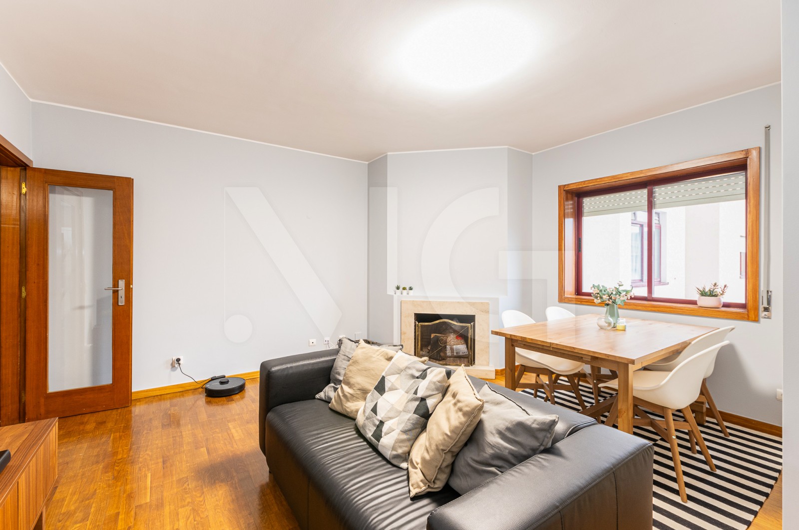 Apartment T2 for For sale in Gondomar (São Cosme), Valbom e Jovim, Gondomar, Porto - Sala (Imagem 1)