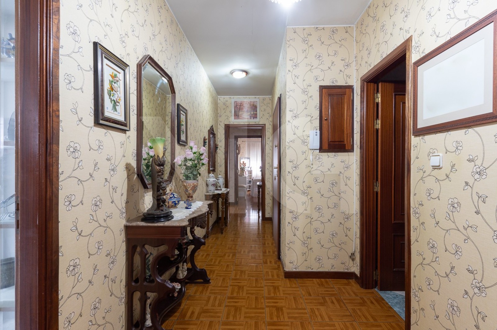 Apartamento T3 para Venda em Santo Tirso, Couto (Santa Cristina e São Miguel) e Burgães, Santo Tirso, Porto - Hall de entrada (Imagem 1)