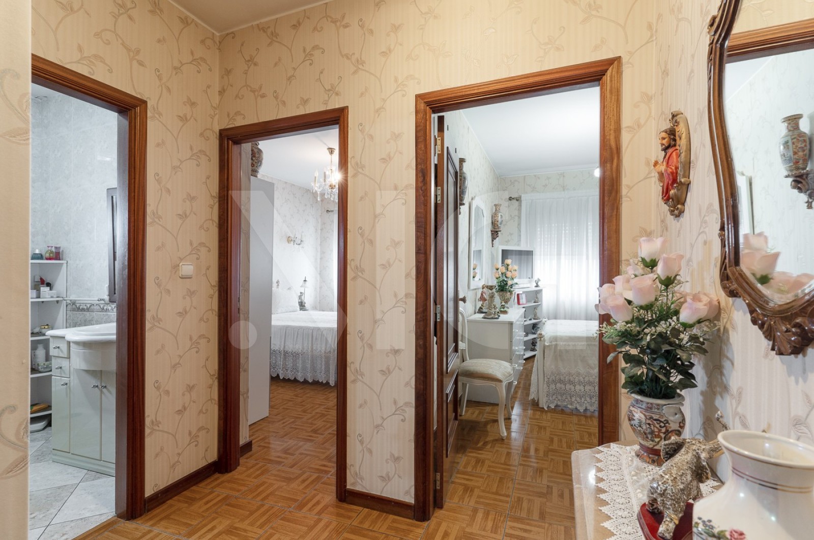 Apartamento T3 para Venda em Santo Tirso, Couto (Santa Cristina e São Miguel) e Burgães, Santo Tirso, Porto - Corredor (Imagem 1)