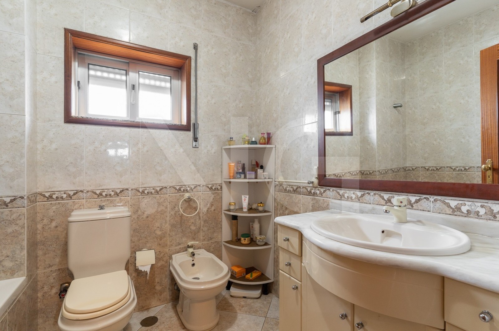 Apartamento T3 para Venda em Santo Tirso, Couto (Santa Cristina e São Miguel) e Burgães, Santo Tirso, Porto - Casa de banho (Imagem 2)