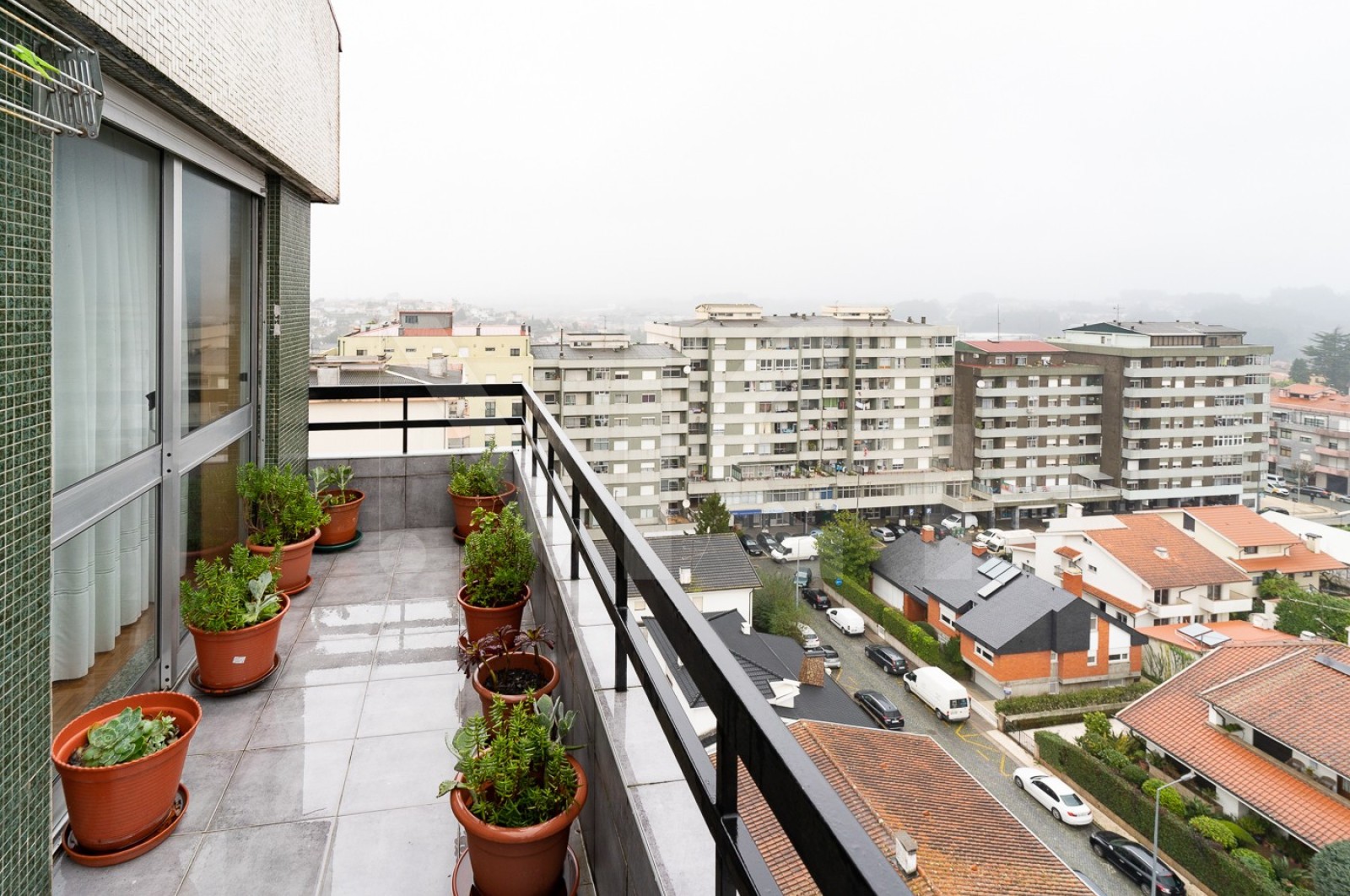 Apartamento T3 para Venda em Santo Tirso, Couto (Santa Cristina e São Miguel) e Burgães, Santo Tirso, Porto - Varanda (Imagem 1)