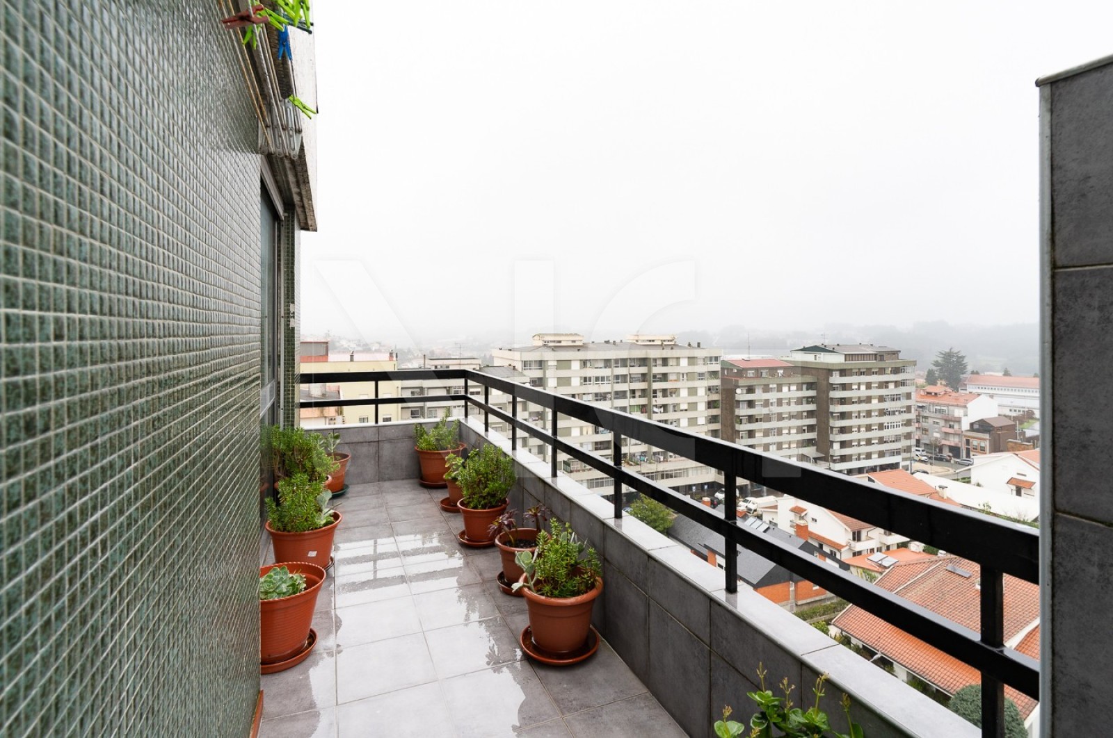 Apartamento T3 para Venda em Santo Tirso, Couto (Santa Cristina e São Miguel) e Burgães, Santo Tirso, Porto - Varanda (Imagem 3)