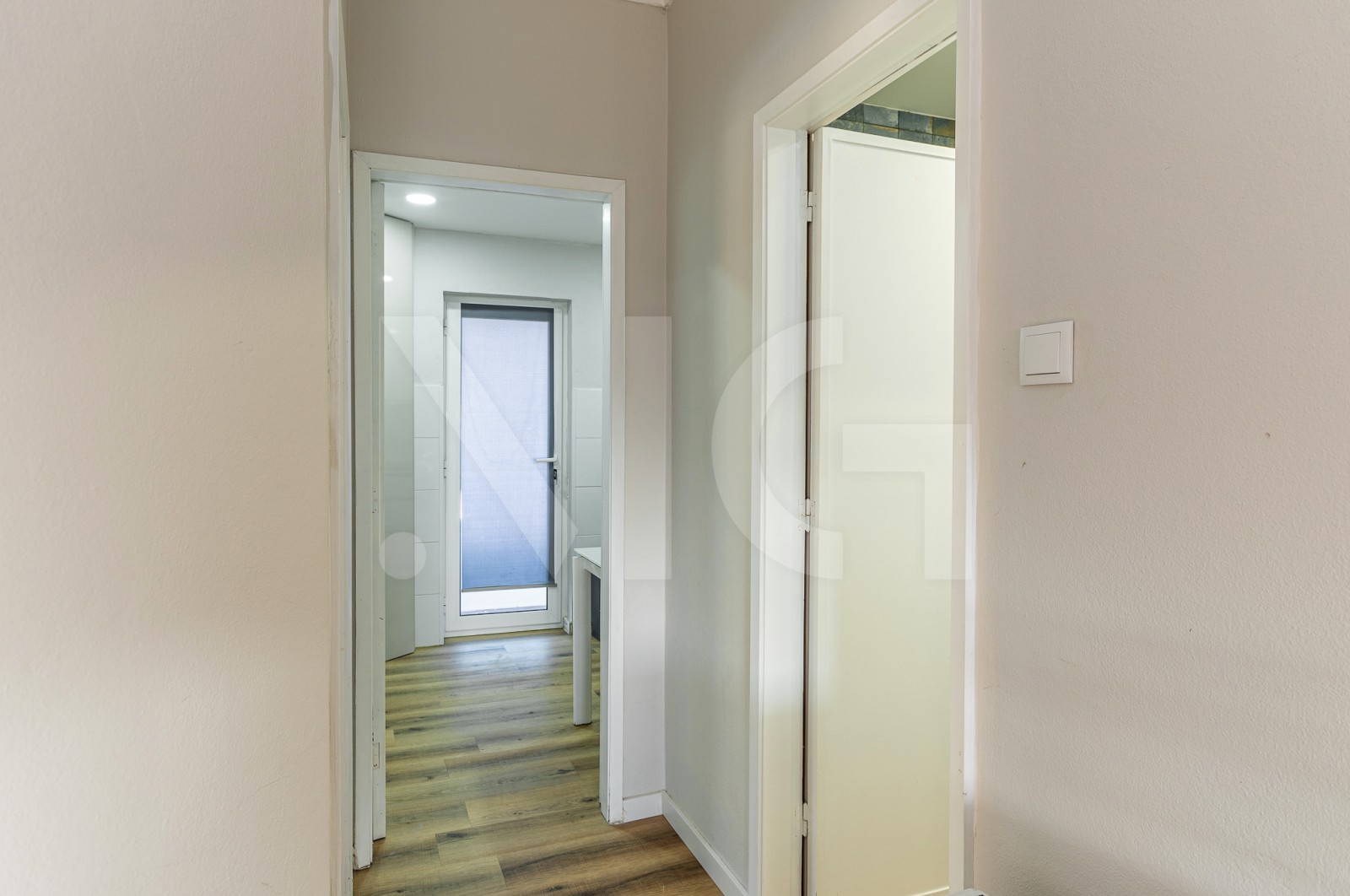 Apartment T2 for For sale in Ermesinde, Valongo, Porto - Corredor (Imagem 1)