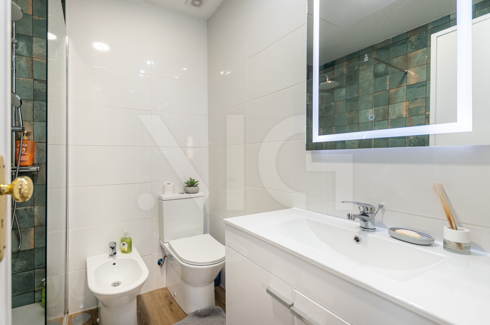 Apartment T2 for For sale in Ermesinde, Valongo, Porto - Casa de banho (Imagem 1)