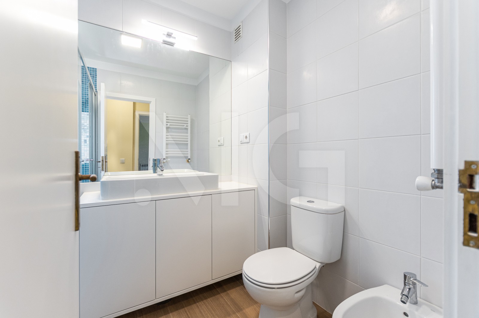 Apartment T1 for For sale in Matosinhos e Leça da Palmeira, Matosinhos, Porto - Casa de banho (Imagem 1)