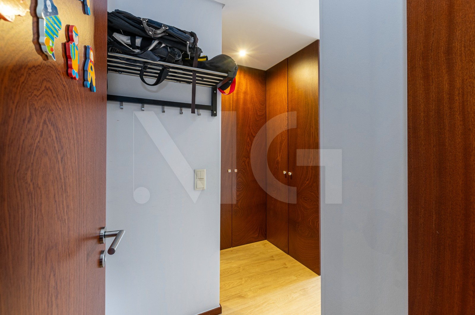 Apartamento T3 para Venda em Cidade da Maia, Maia, Porto - Corredor (Imagem 2)