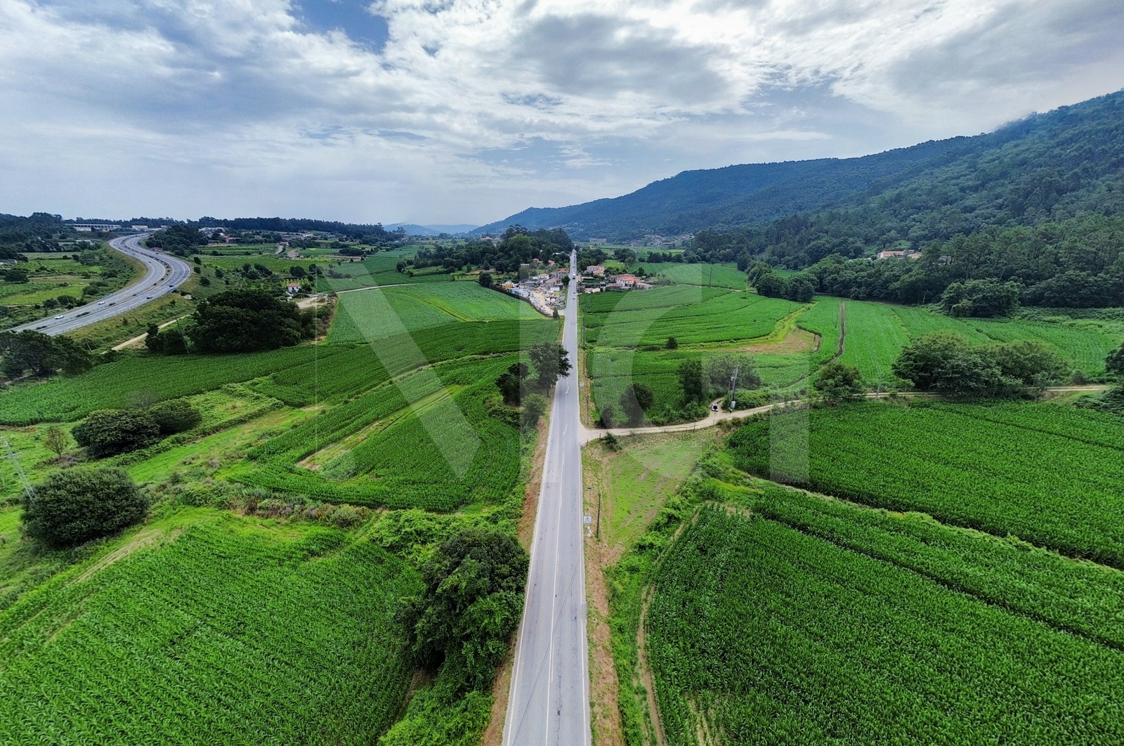 Terreno Rústico para Venda em Areias de Vilar e Encourados, Barcelos, Braga - Área envolvente (Imagem 2)