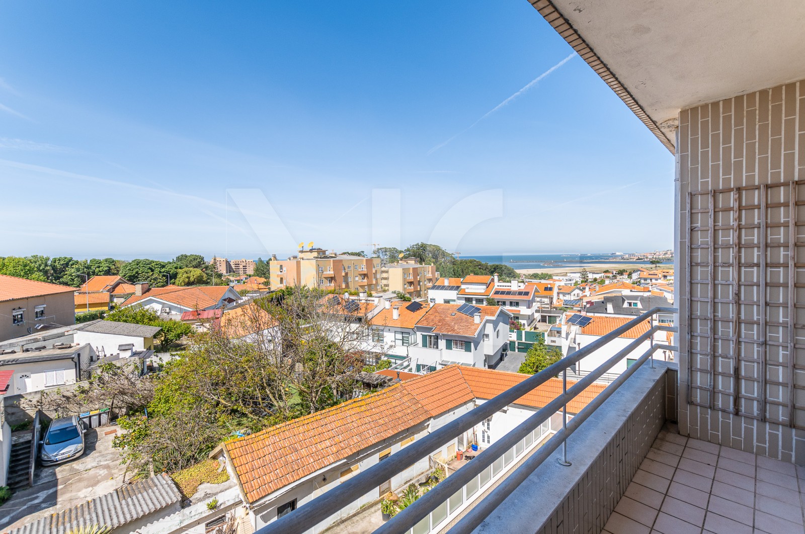 Apartamento T3 para Venda em Canidelo, Vila Nova de Gaia, Porto - Varanda (Imagem 2)