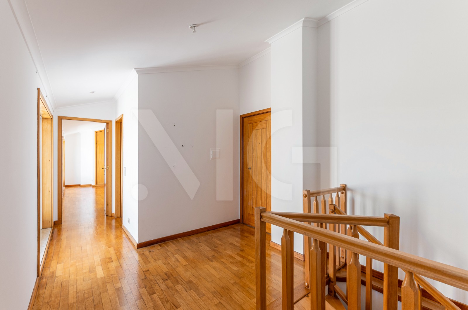 Apartamento T3 para Venda em Canidelo, Vila Nova de Gaia, Porto - Corredor (Imagem 1)