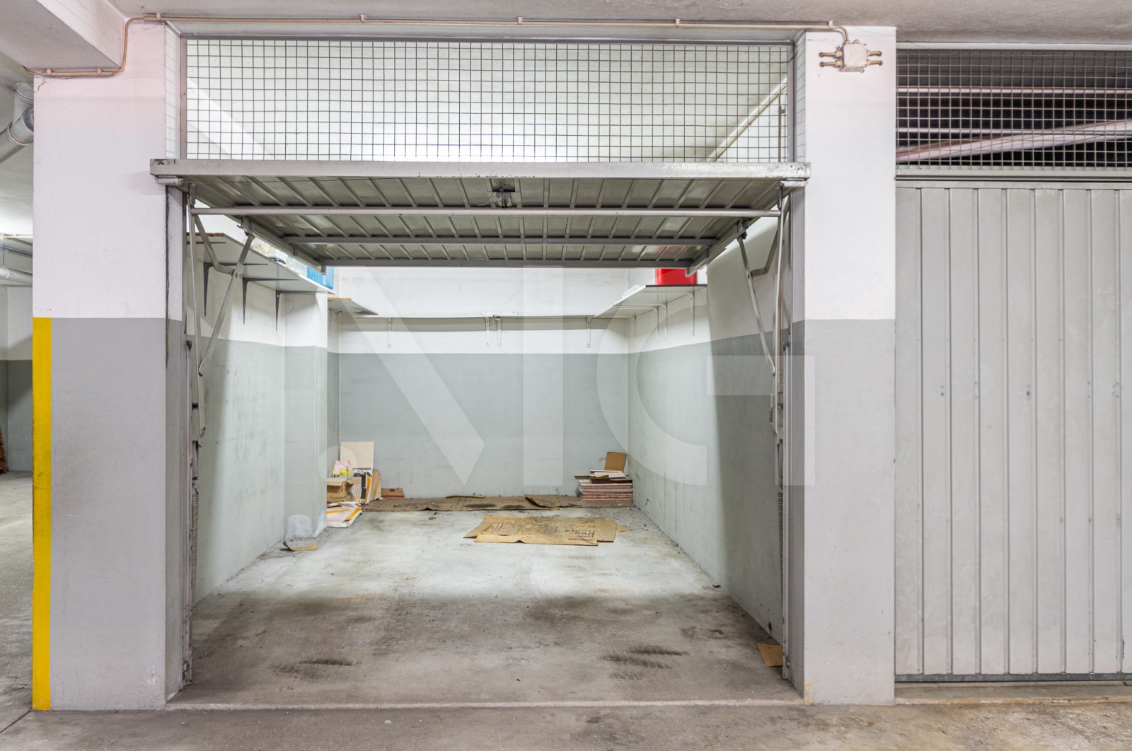 Apartamento T3 para Venda em Canidelo, Vila Nova de Gaia, Porto - Parqueamento/Garagem (Imagem 2)