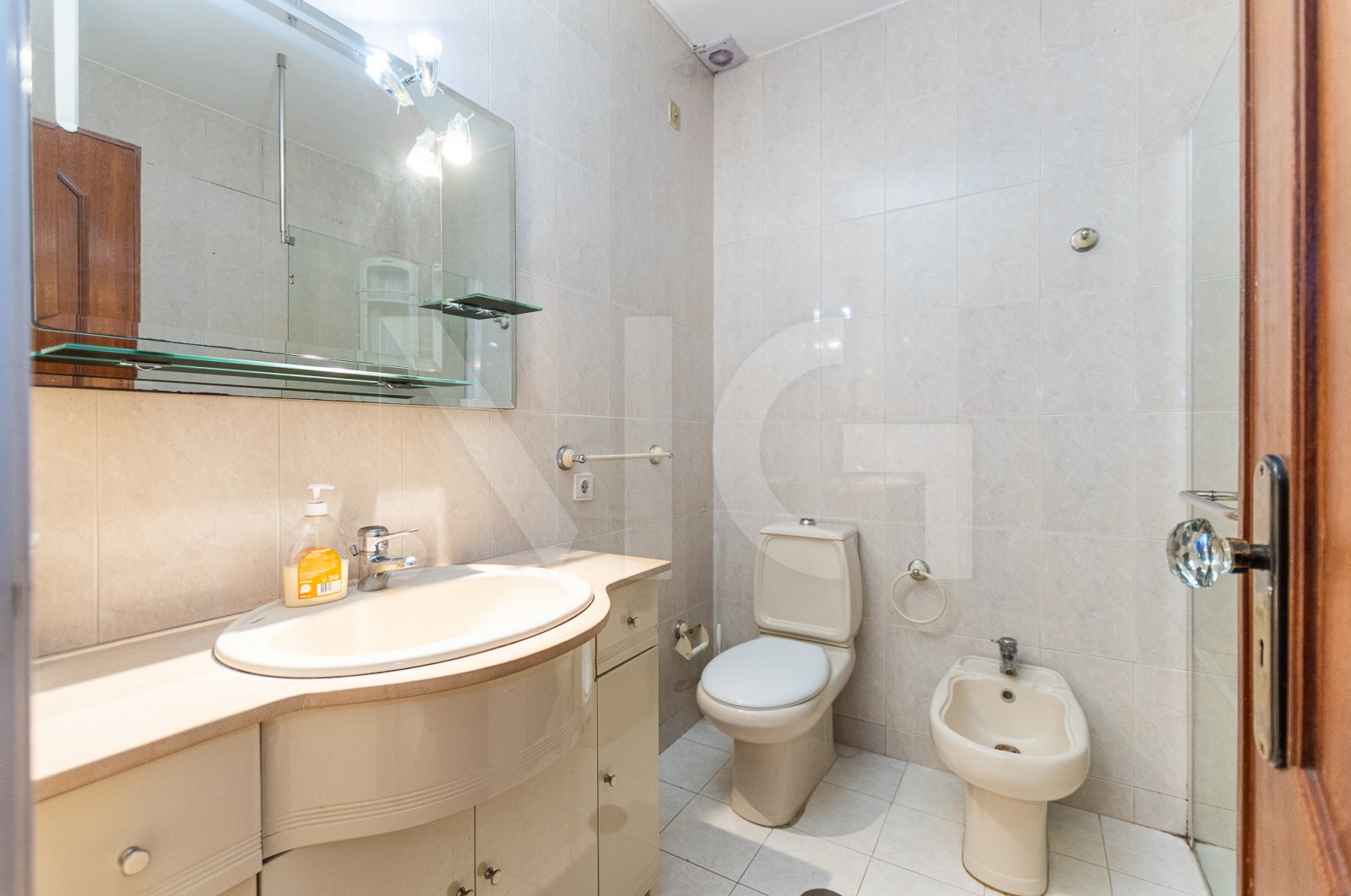 Apartamento T3 para Venda em Lordelo do Ouro e Massarelos, Porto, Porto - Casa de banho (Imagem 1)