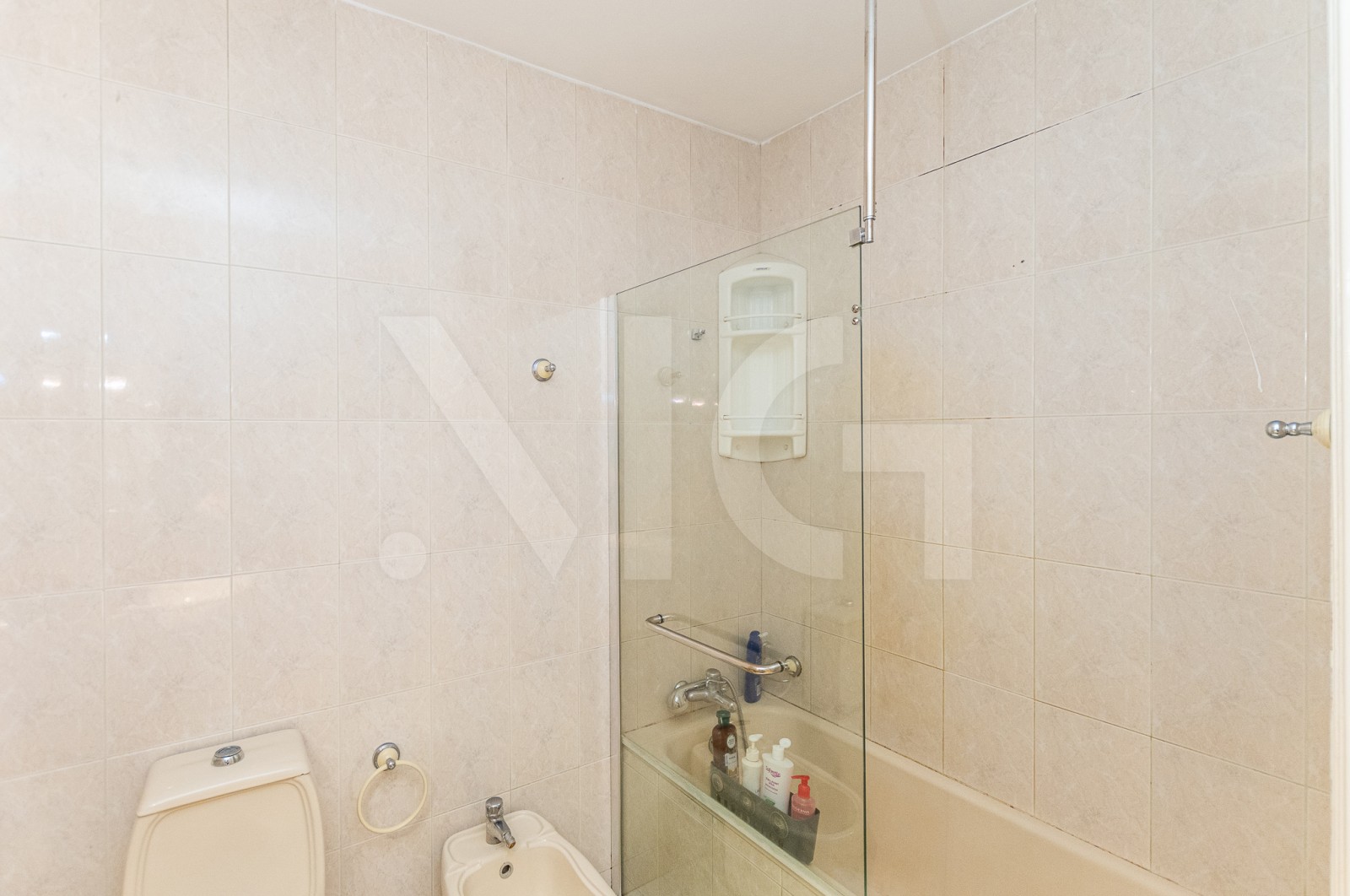 Apartamento T3 para Venda em Lordelo do Ouro e Massarelos, Porto, Porto - Casa de banho (Imagem 2)