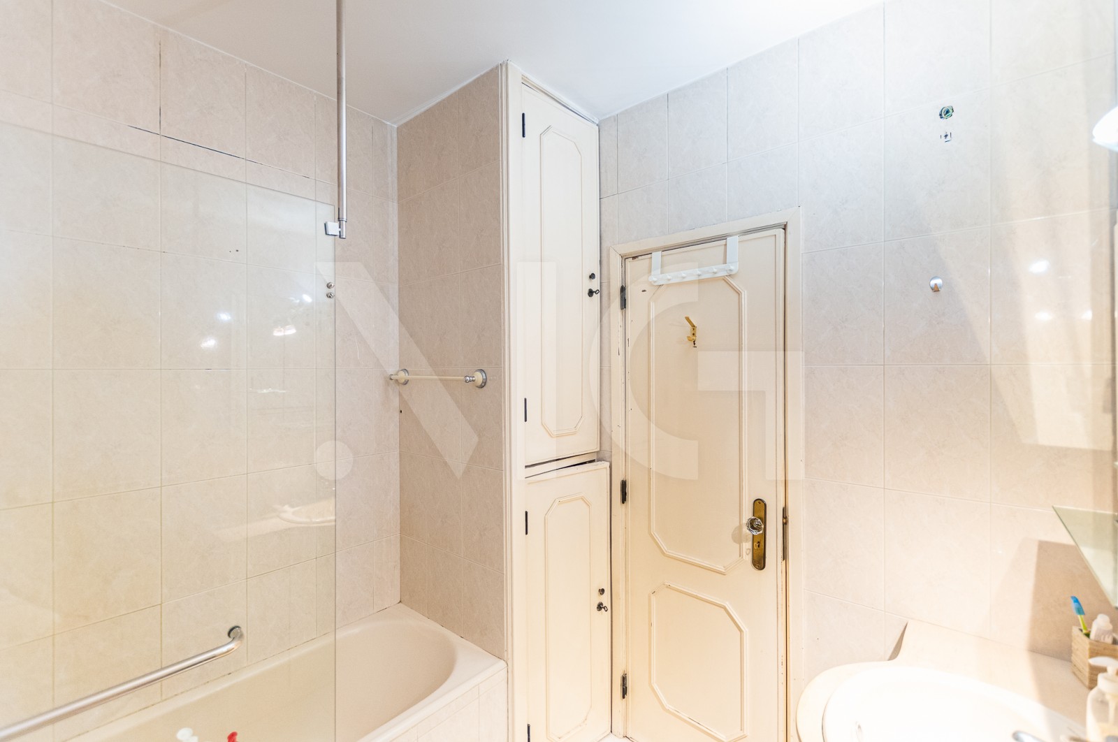 Apartamento T3 para Venda em Lordelo do Ouro e Massarelos, Porto, Porto - Casa de banho (Imagem 3)