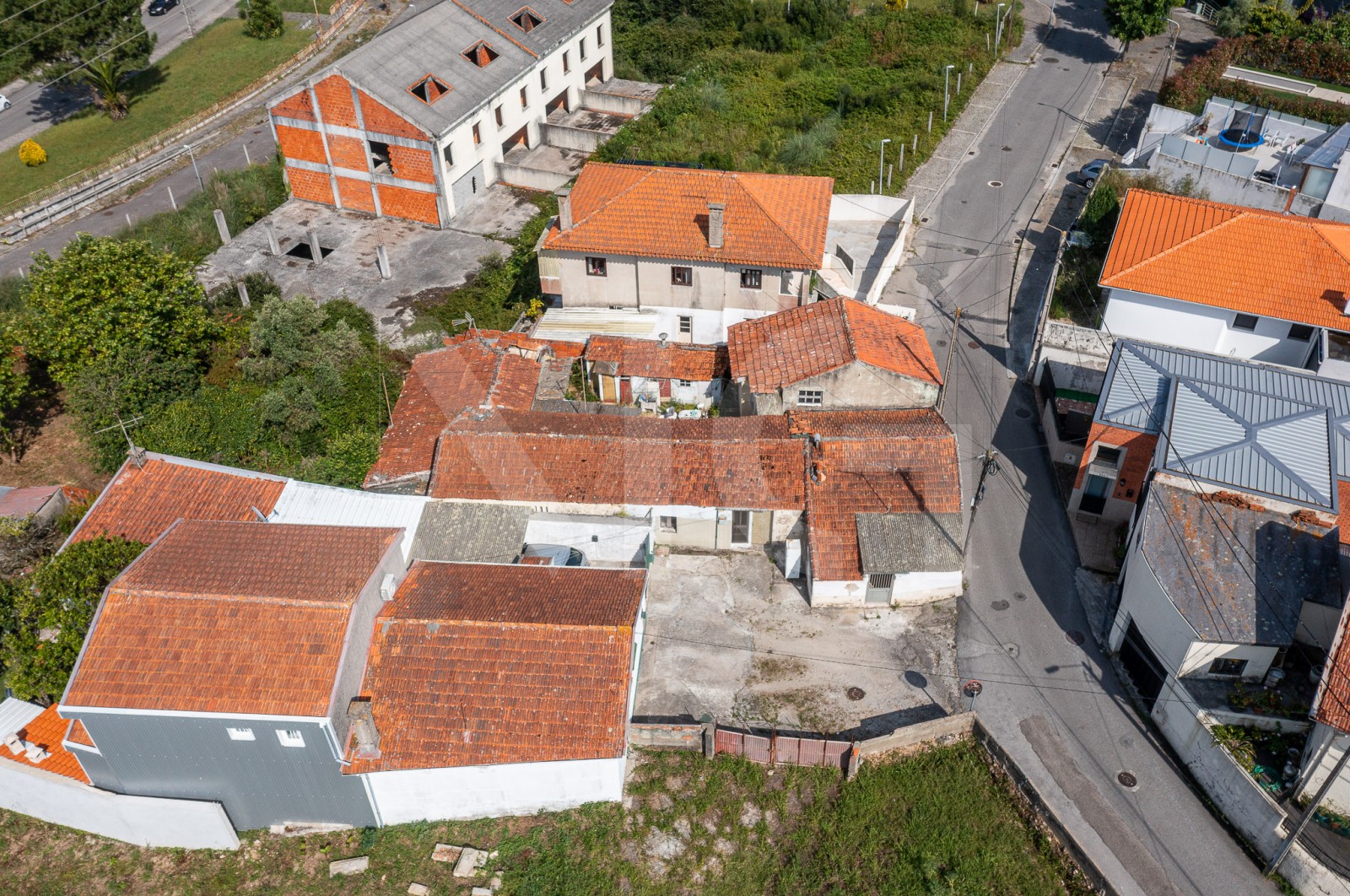 Terreno Urbano para Venda em Anta e Guetim, Espinho, Aveiro - Área envolvente (Imagem 3)