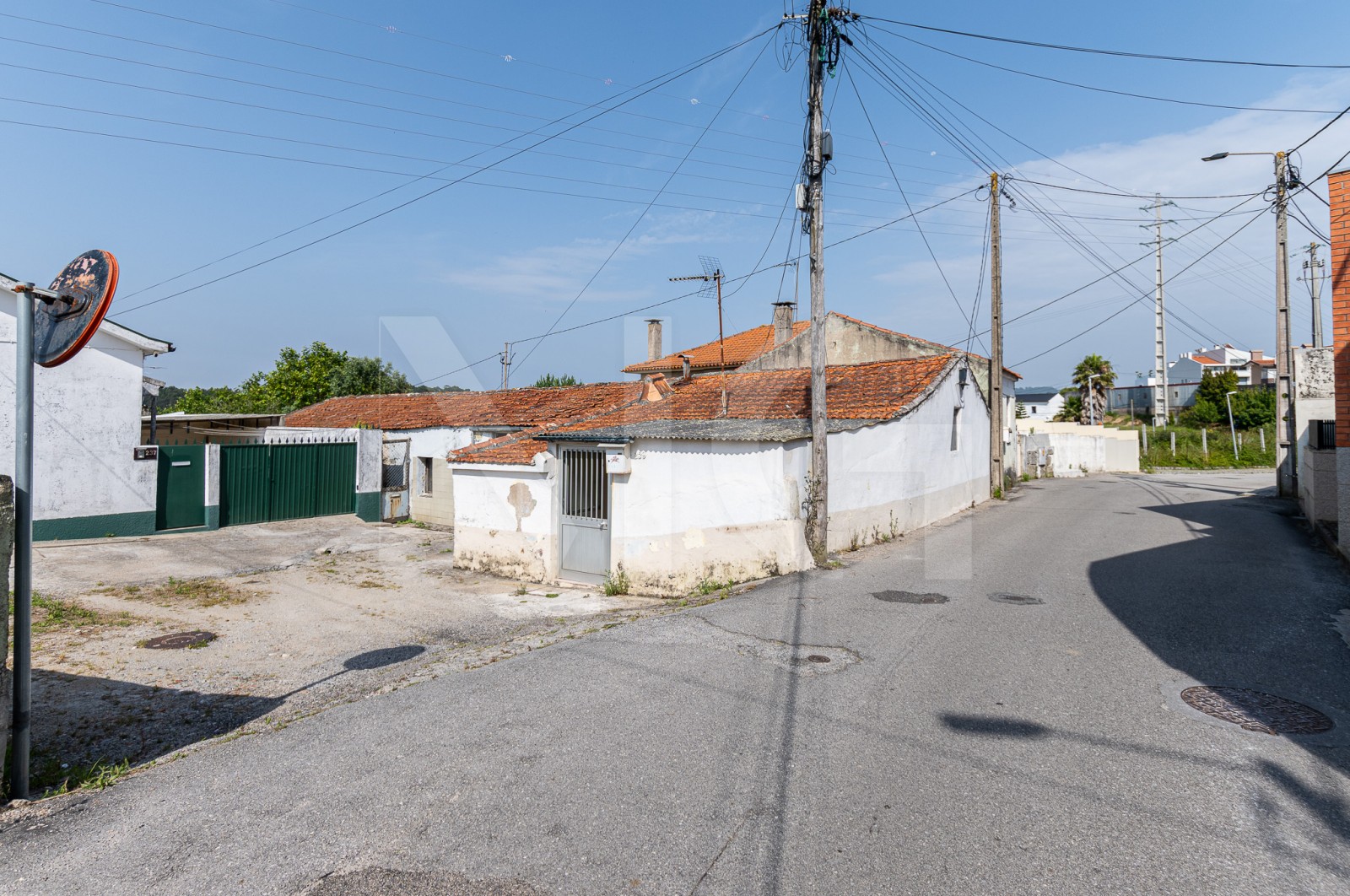 Terreno Urbano para Venda em Anta e Guetim, Espinho, Aveiro - Fachada (Imagem 3)