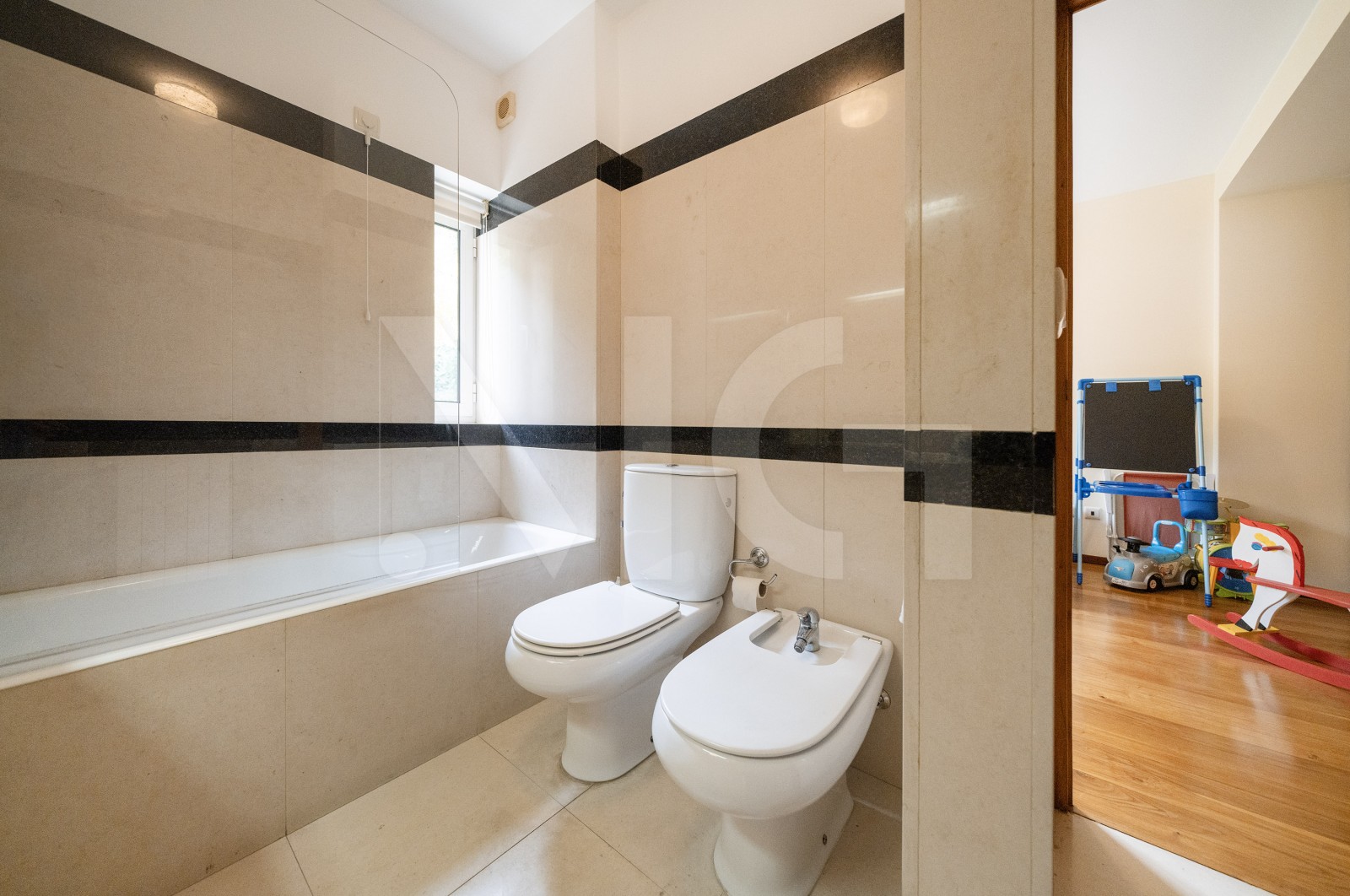 House T6 for For sale in Nogueiró e Tenões, Braga, Braga - Casa de banho (Imagem 2)