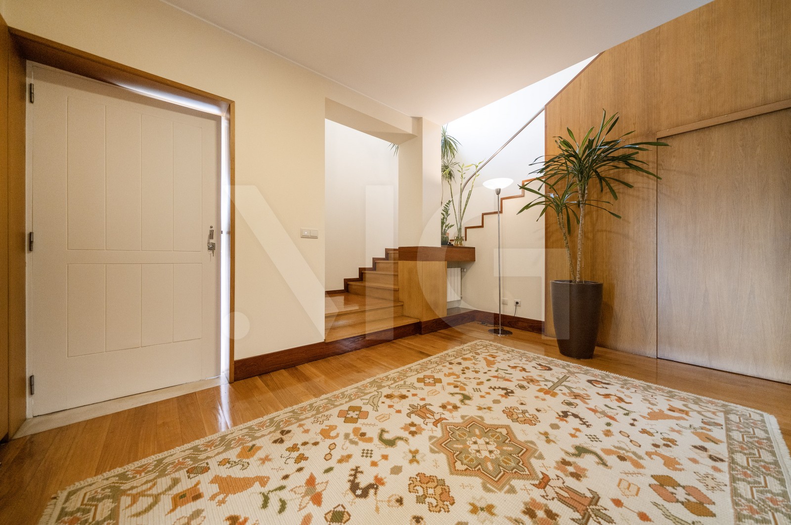 House T6 for For sale in Nogueiró e Tenões, Braga, Braga - Hall de entrada (Imagem 2)