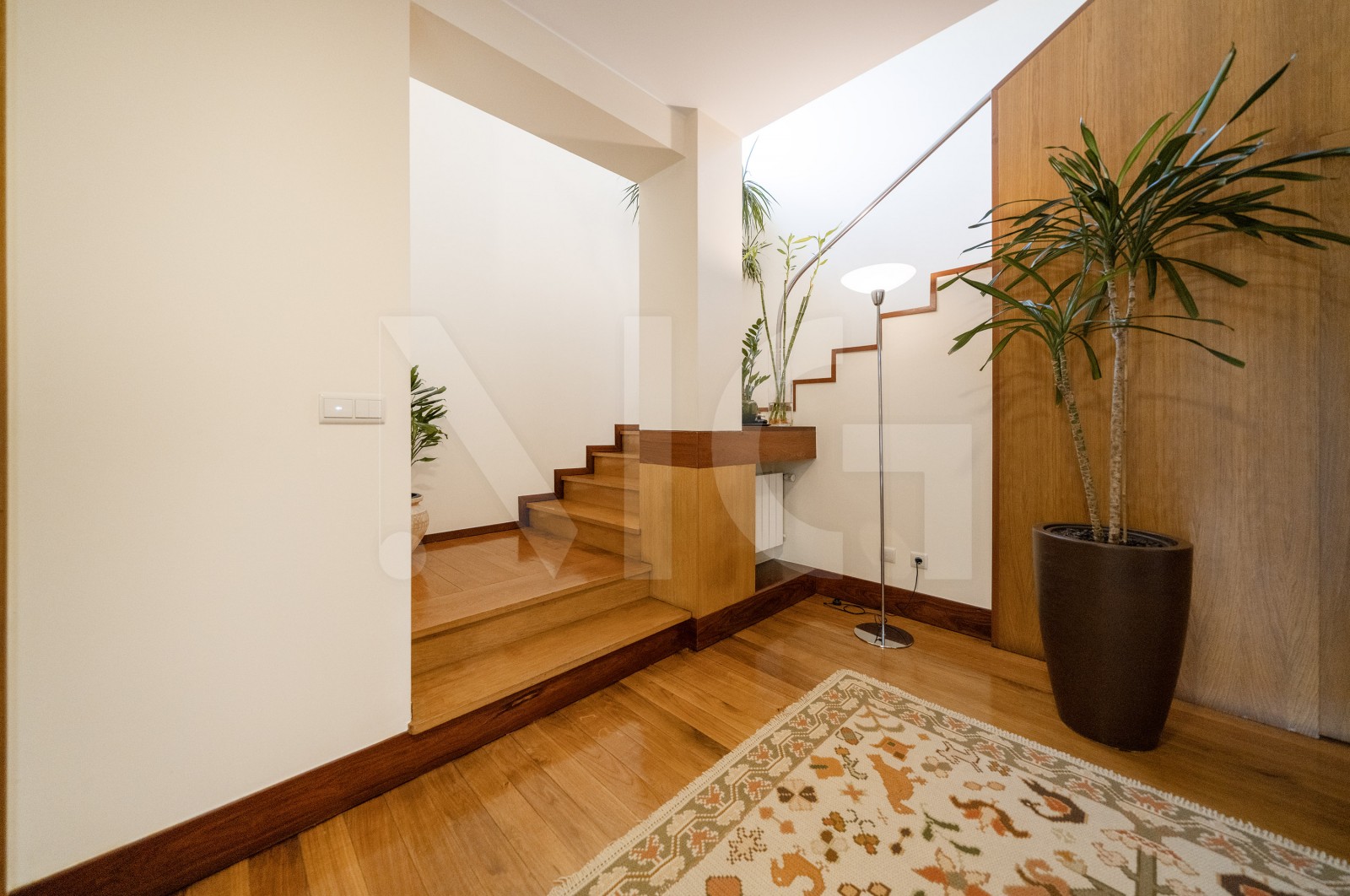 House T6 for For sale in Nogueiró e Tenões, Braga, Braga - Entrada (Imagem 1)