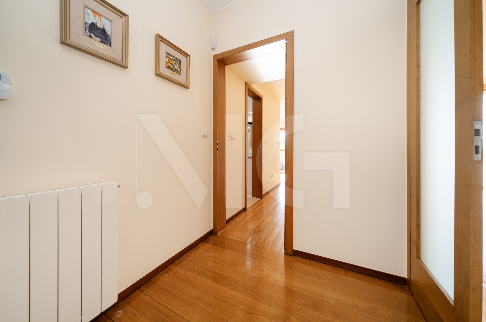 House T6 for For sale in Nogueiró e Tenões, Braga, Braga - Corredor (Imagem 7)