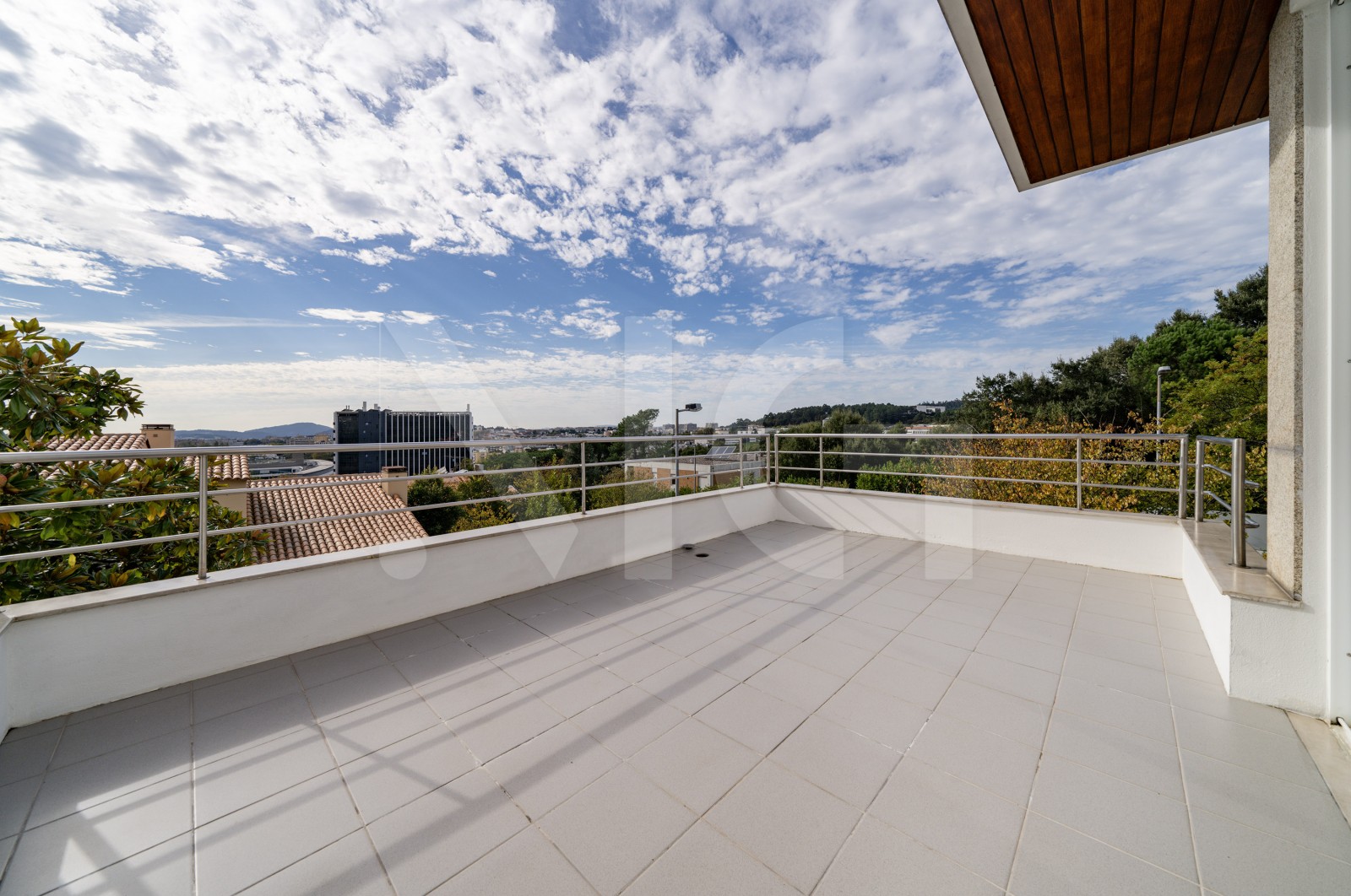 House T6 for For sale in Nogueiró e Tenões, Braga, Braga - Terraço (Imagem 2)