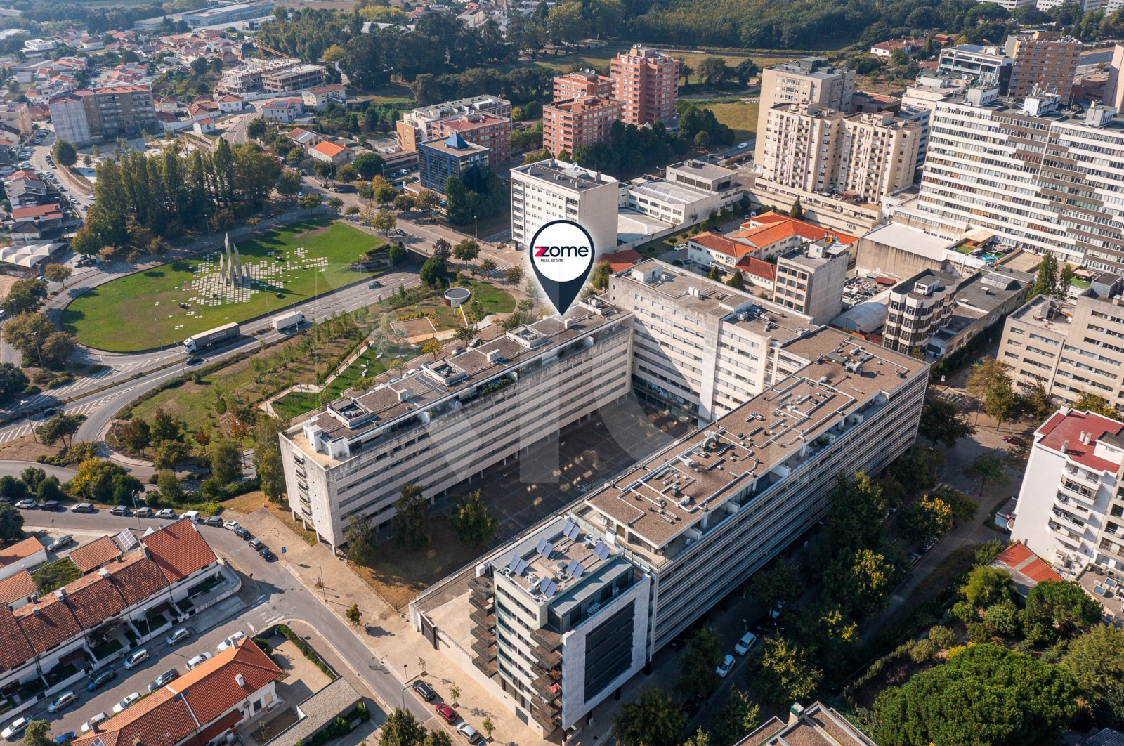 Apartment T4 for For sale in Cidade da Maia, Maia, Porto - Fachada (Imagem 1)