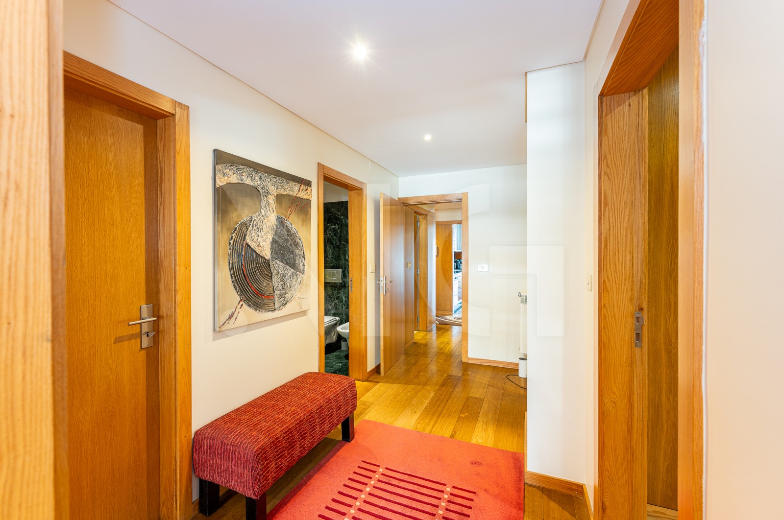 Apartment T4 for For sale in Cidade da Maia, Maia, Porto - Corredor (Imagem 2)