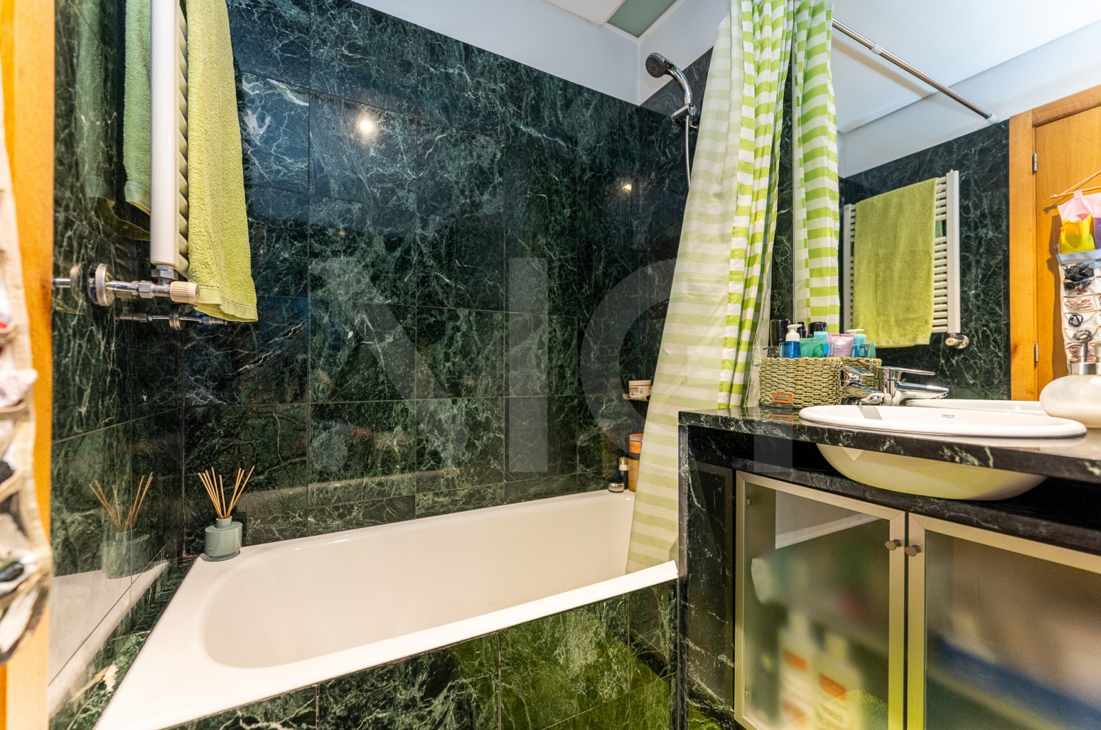 Apartment T4 for For sale in Cidade da Maia, Maia, Porto - Casa de banho (Imagem 3)