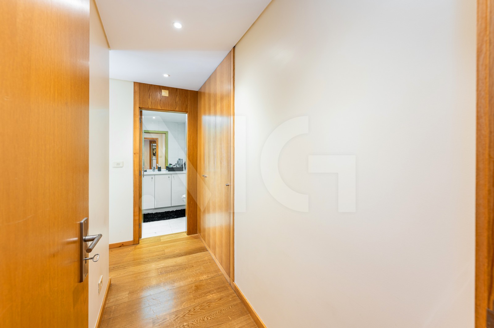 Apartment T4 for For sale in Cidade da Maia, Maia, Porto - Corredor (Imagem 3)