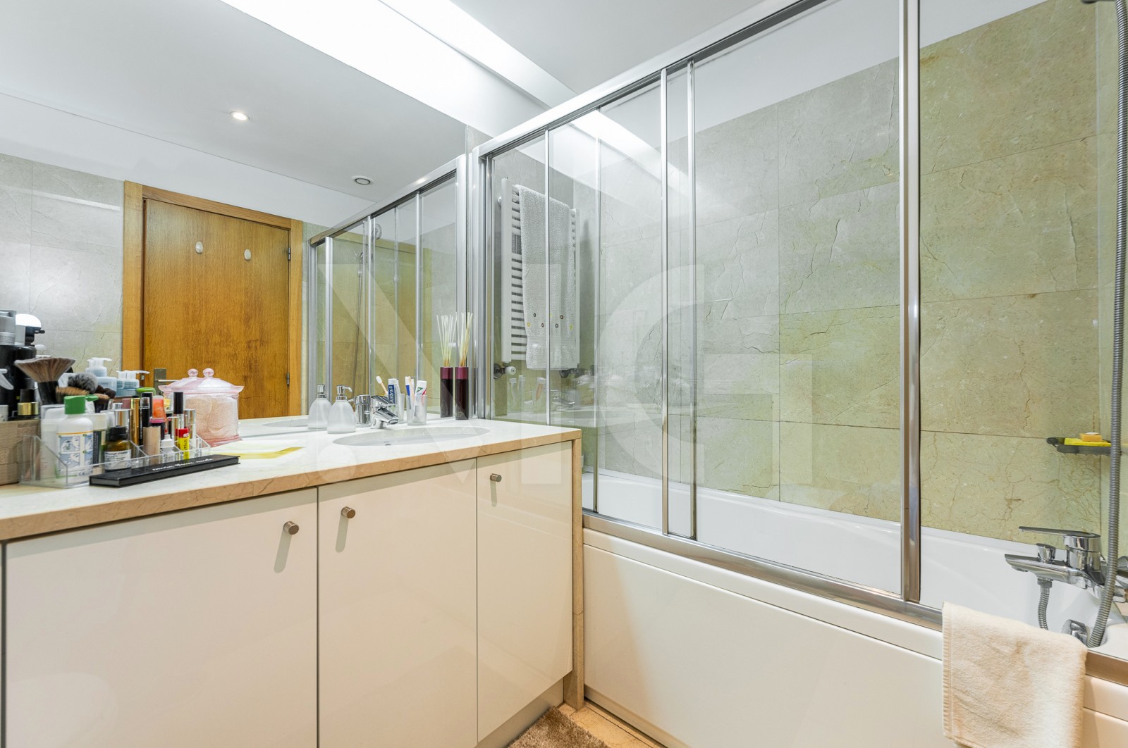 Apartment T4 for For sale in Cidade da Maia, Maia, Porto - Casa de banho (Imagem 5)