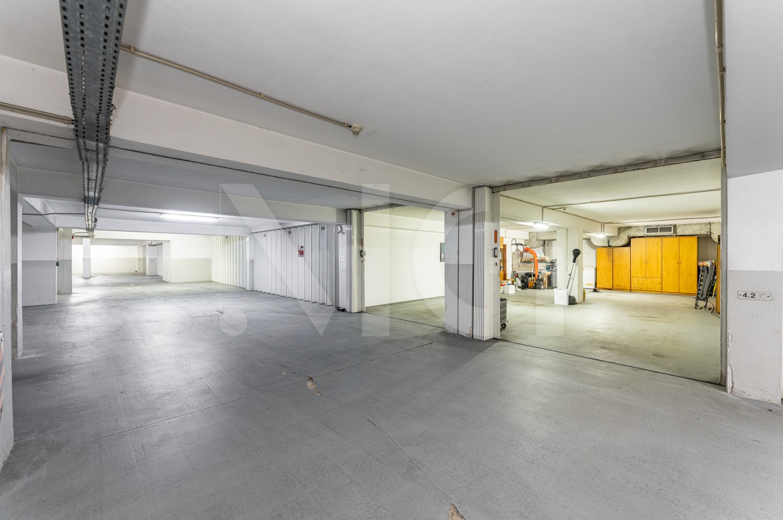 Apartment T4 for For sale in Cidade da Maia, Maia, Porto - Parqueamento/Garagem (Imagem 2)