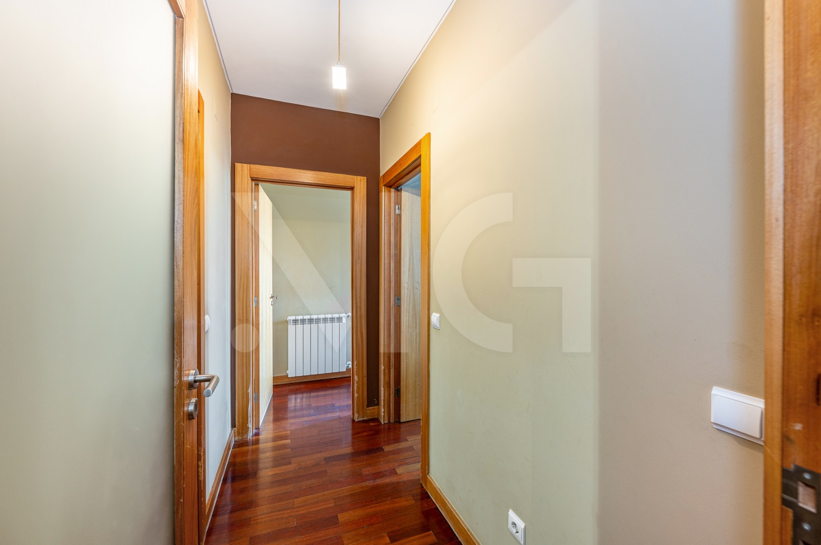 Apartment T2+1 for For sale in Águas Santas, Maia, Porto - Corredor (Imagem 2)