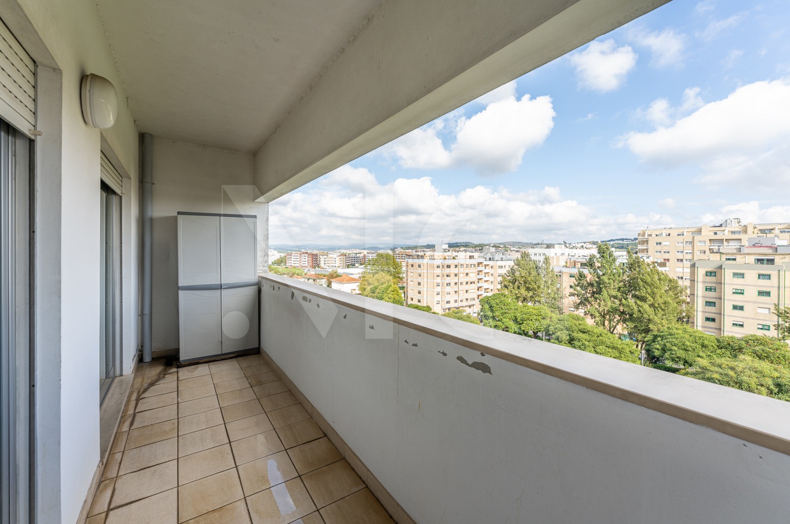 Apartment T2+1 for For sale in Águas Santas, Maia, Porto - Varanda (Imagem 1)