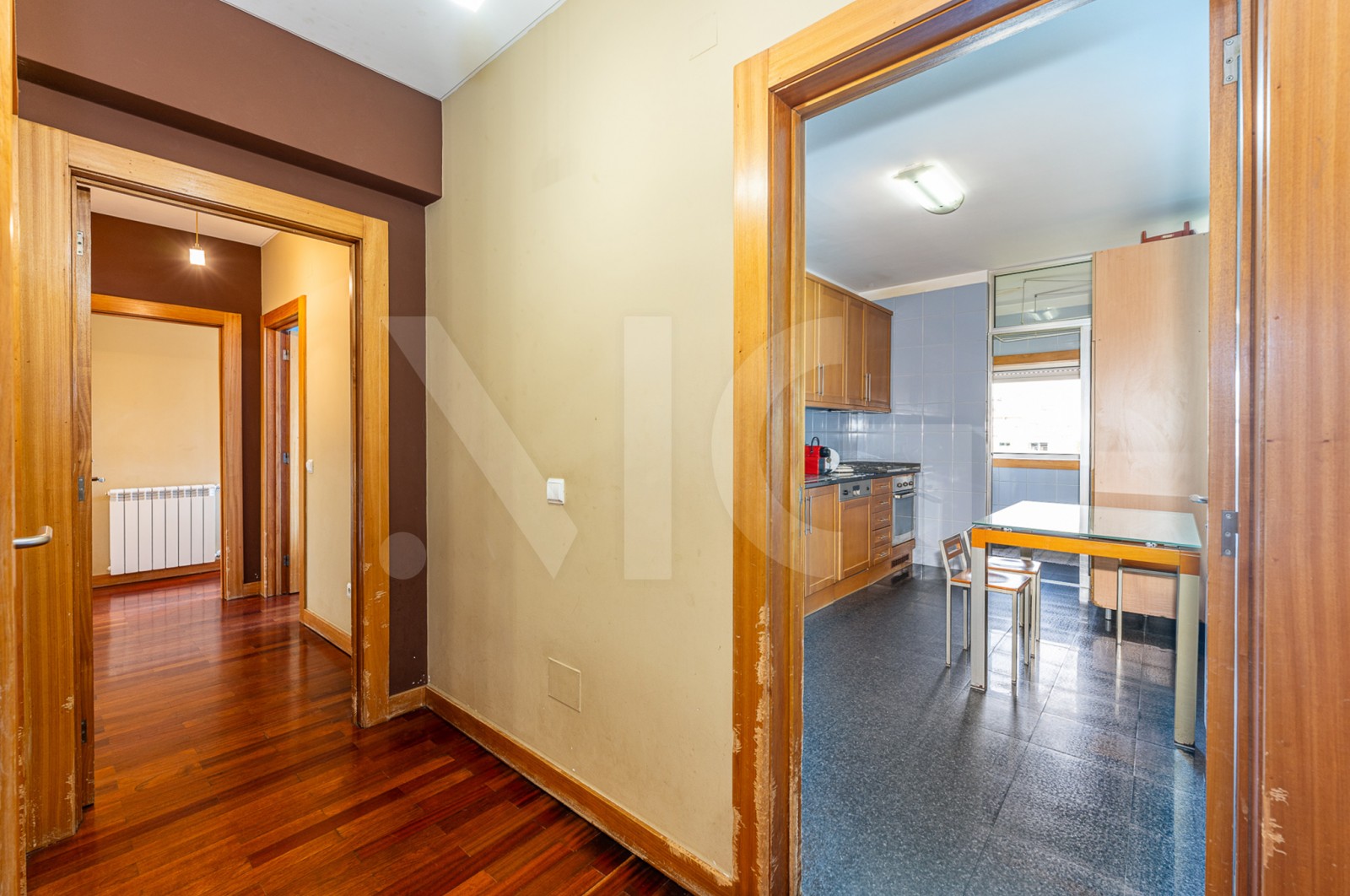 Apartment T2+1 for For sale in Águas Santas, Maia, Porto - Corredor (Imagem 1)