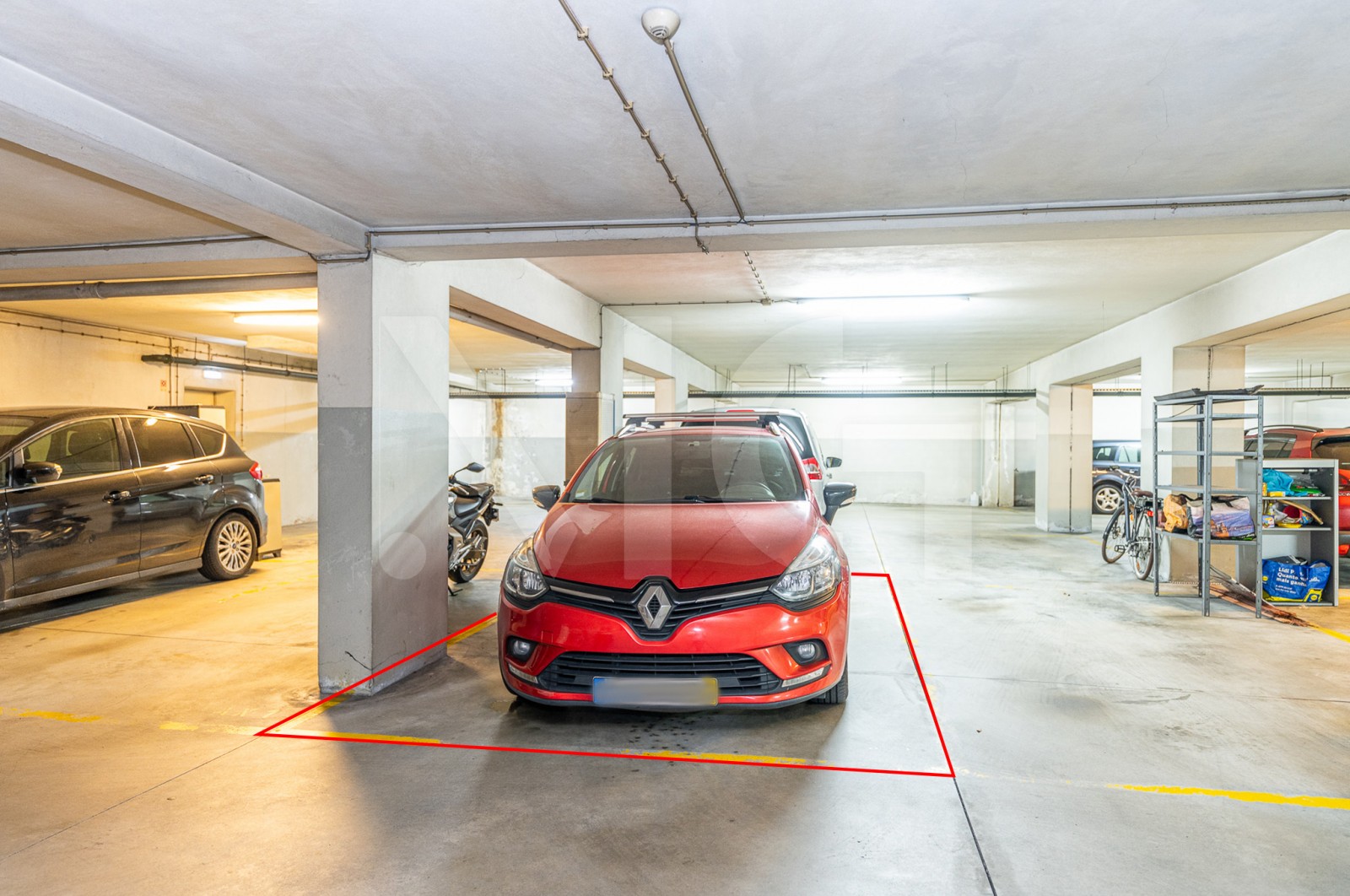 Apartment T2+1 for For sale in Águas Santas, Maia, Porto - Parqueamento/Garagem (Imagem 2)