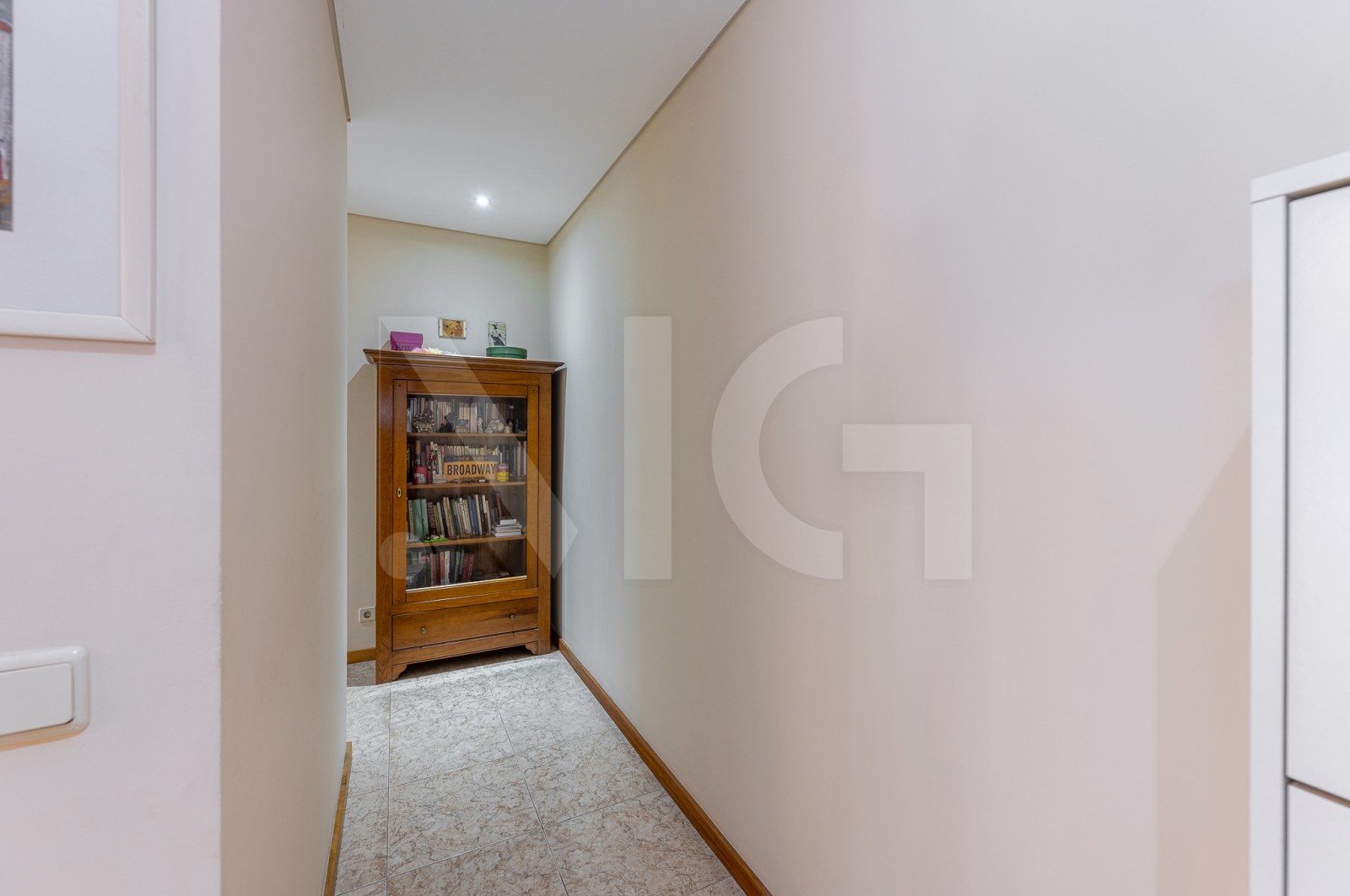 Apartamento T2 para Venda em Árvore, Vila do Conde, Porto - Corredor (Imagem 2)