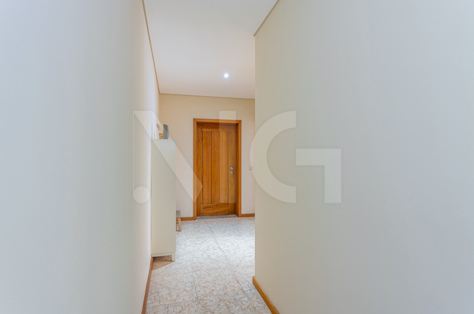 Apartamento T2 para Venda em Árvore, Vila do Conde, Porto - Corredor (Imagem 1)