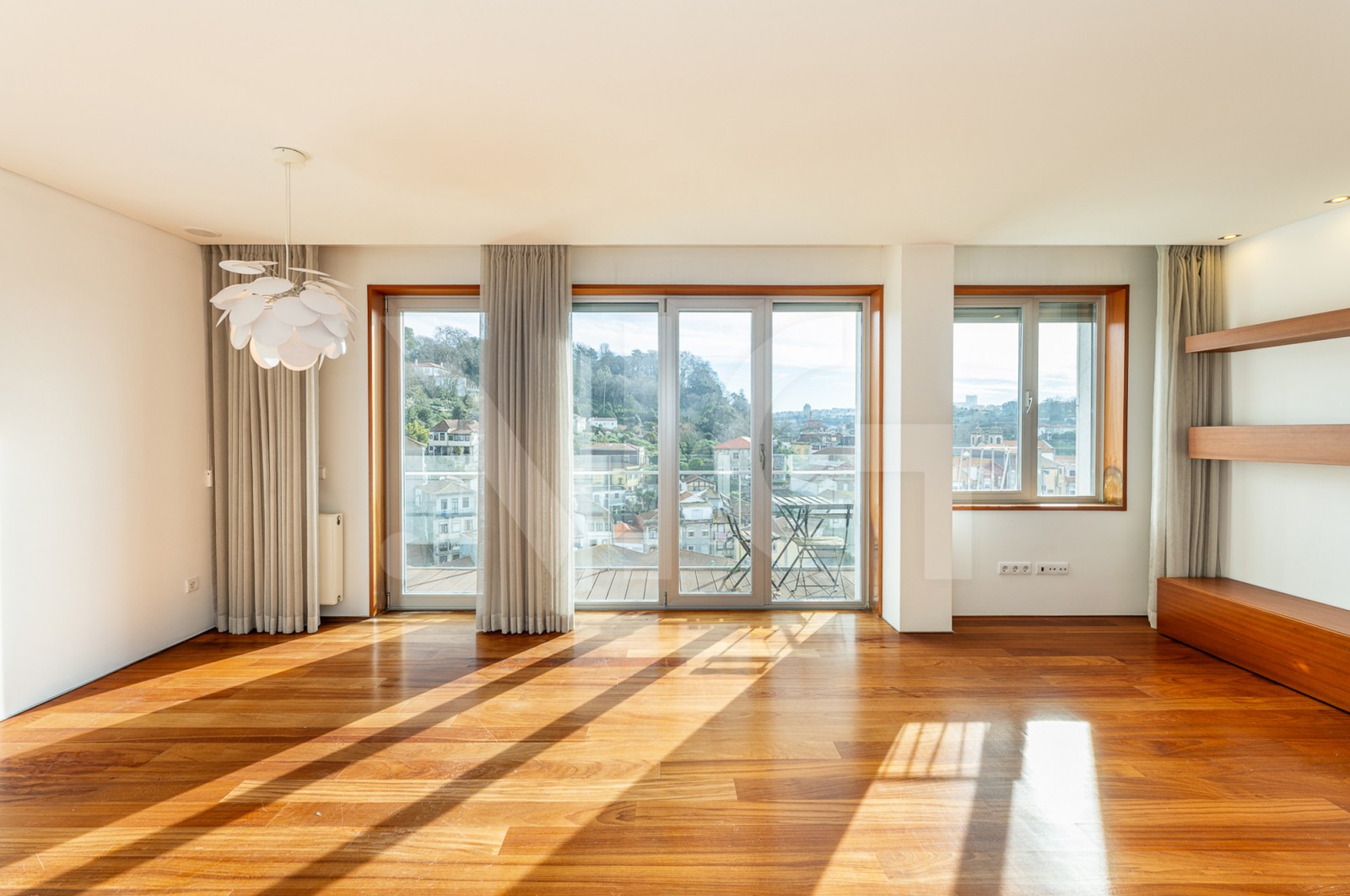 Apartamento T3 para Venda em Lordelo do Ouro e Massarelos, Porto, Porto - Sala (Imagem 2)