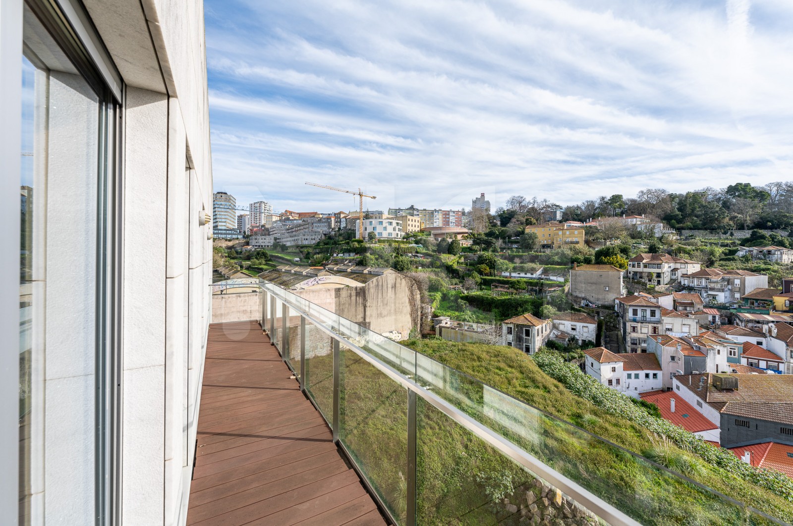 Apartamento T3 para Venda em Lordelo do Ouro e Massarelos, Porto, Porto - Varanda (Imagem 1)