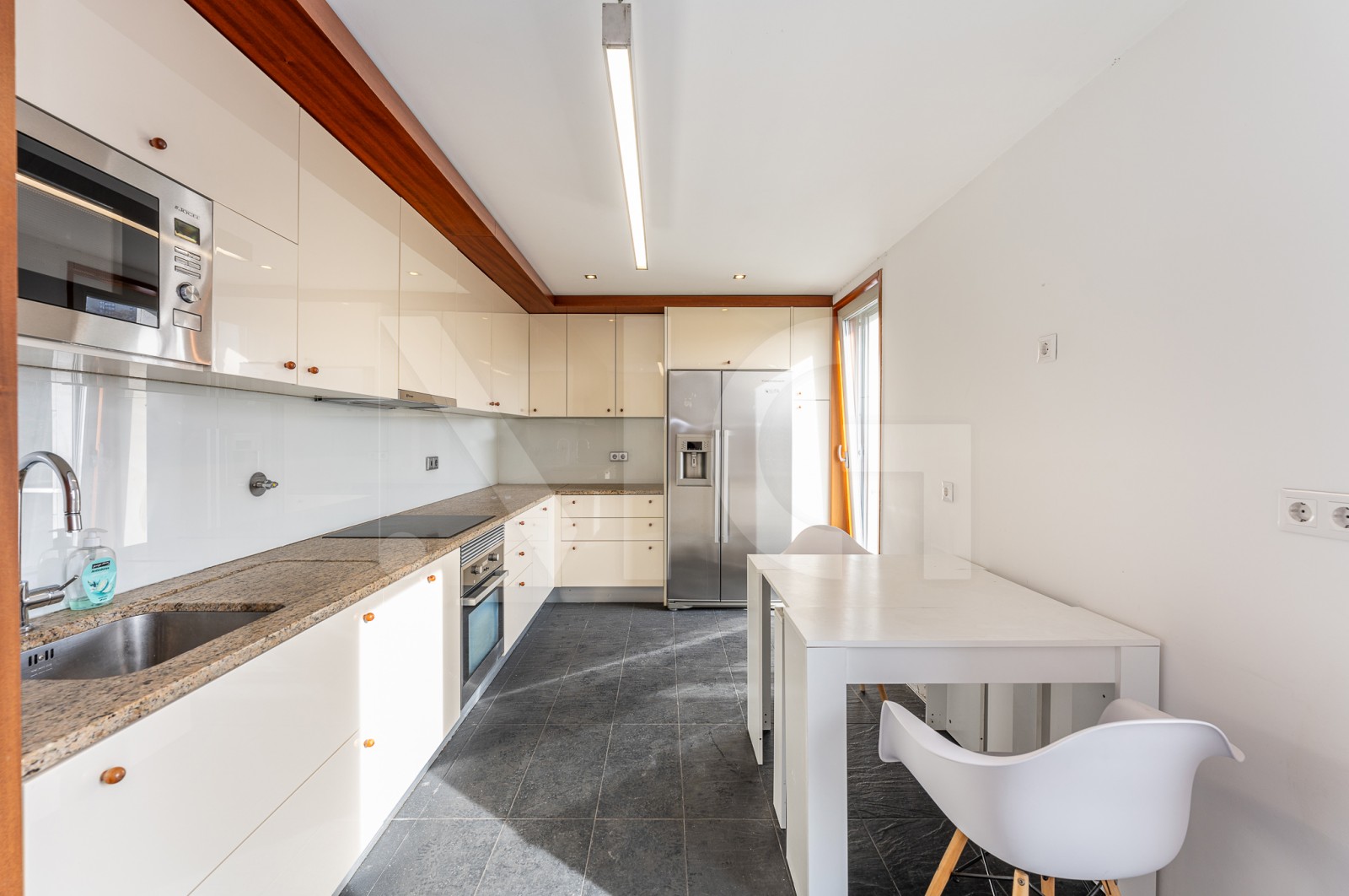 Apartamento T3 para Venda em Lordelo do Ouro e Massarelos, Porto, Porto - Cozinha (Imagem 1)