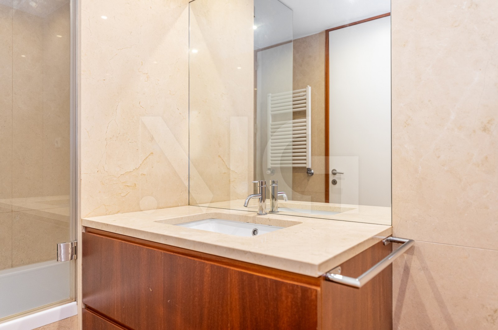 Apartamento T3 para Venda em Lordelo do Ouro e Massarelos, Porto, Porto - Casa de banho (Imagem 3)