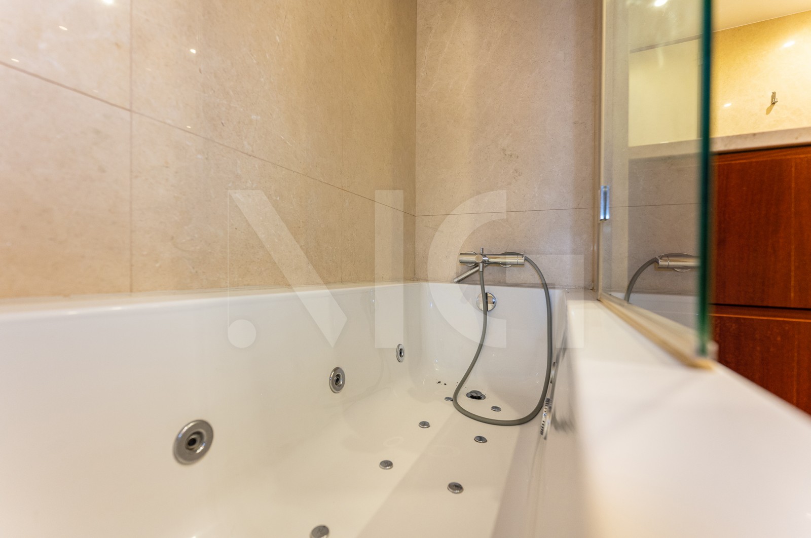 Apartamento T3 para Venda em Lordelo do Ouro e Massarelos, Porto, Porto - Casa de banho (Imagem 4)