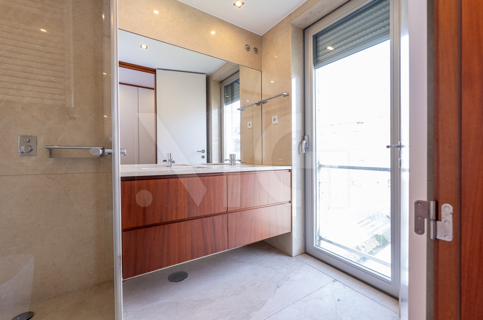 Apartamento T3 para Venda em Lordelo do Ouro e Massarelos, Porto, Porto - Casa de banho (Imagem 5)