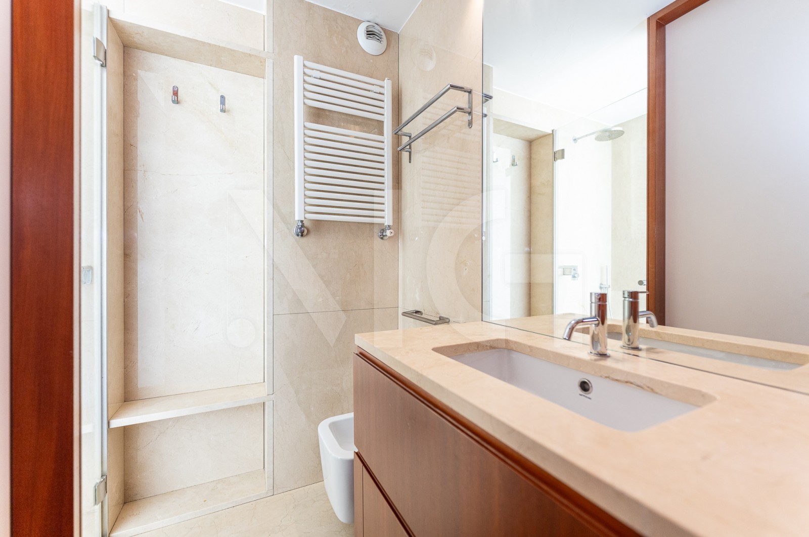 Apartamento T3 para Venda em Lordelo do Ouro e Massarelos, Porto, Porto - Casa de banho (Imagem 7)